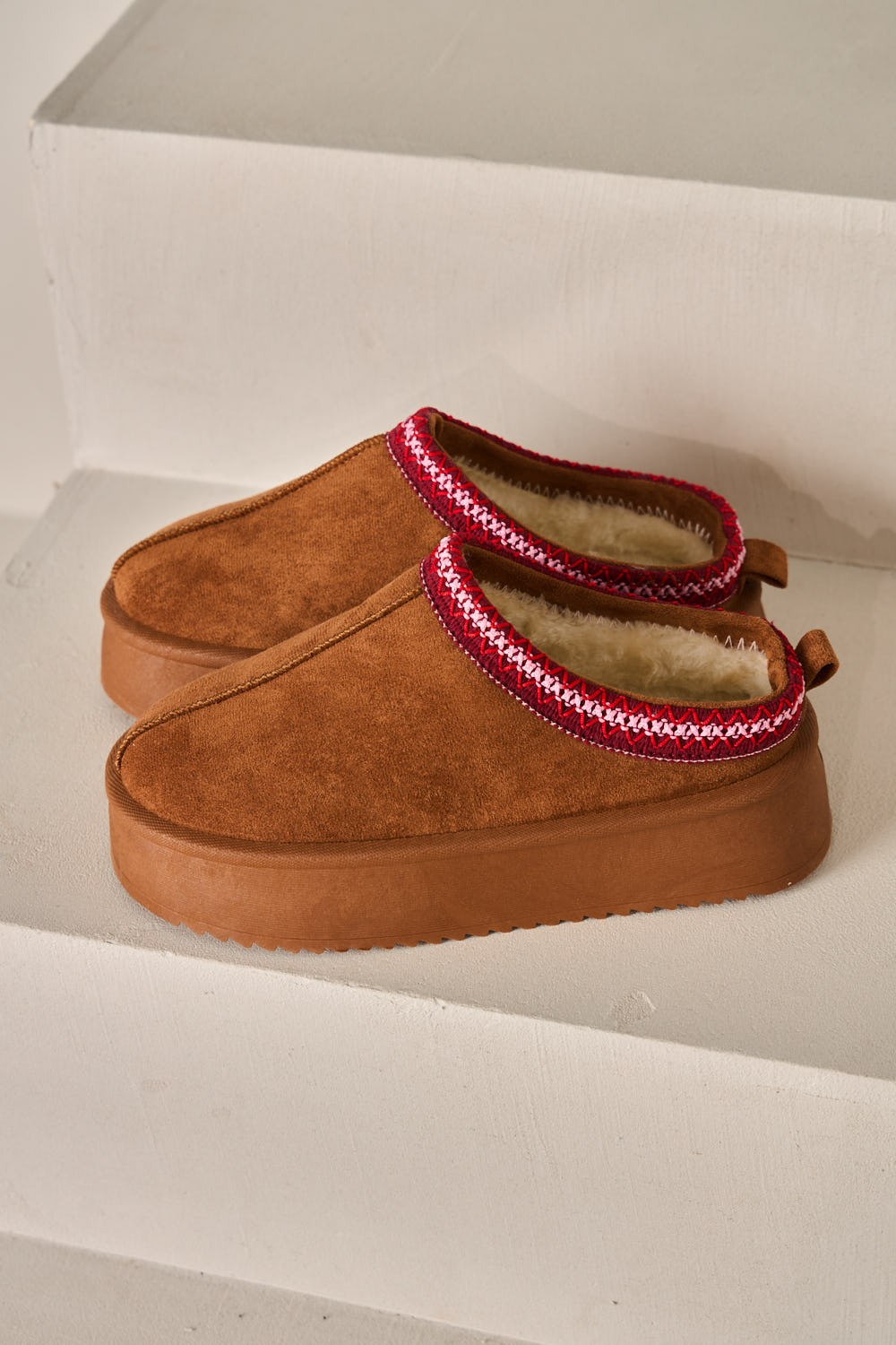 Bottines chaussons en velours compensés