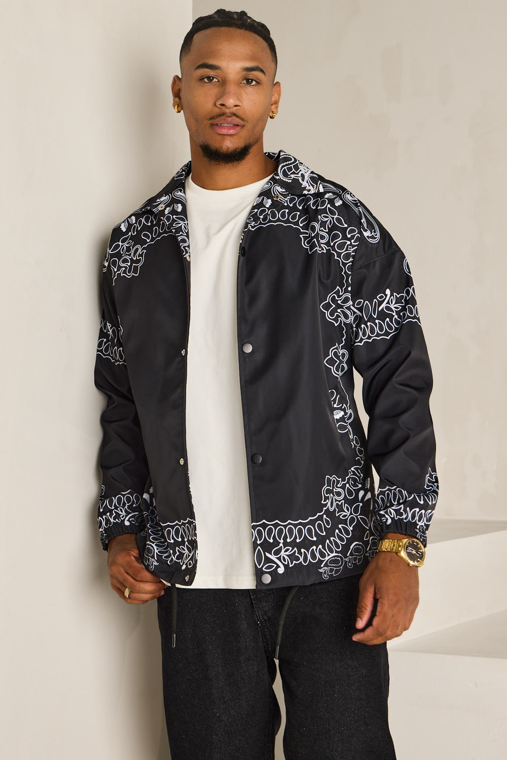 Veste noire à motif paisley