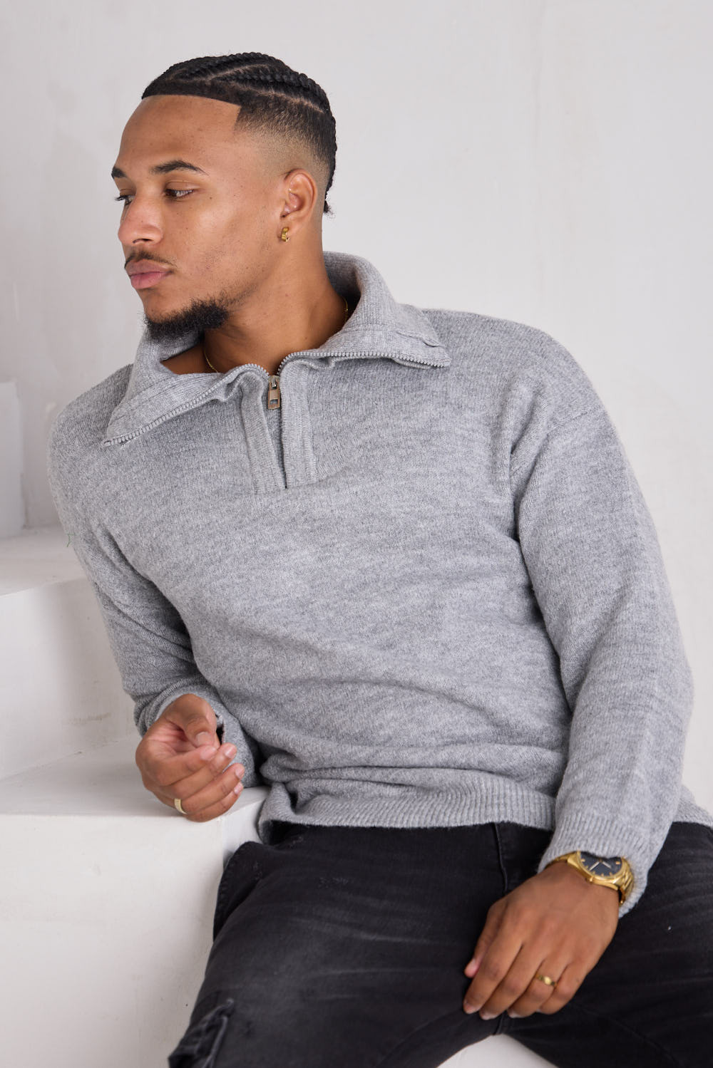 Pull en maille gris texturé