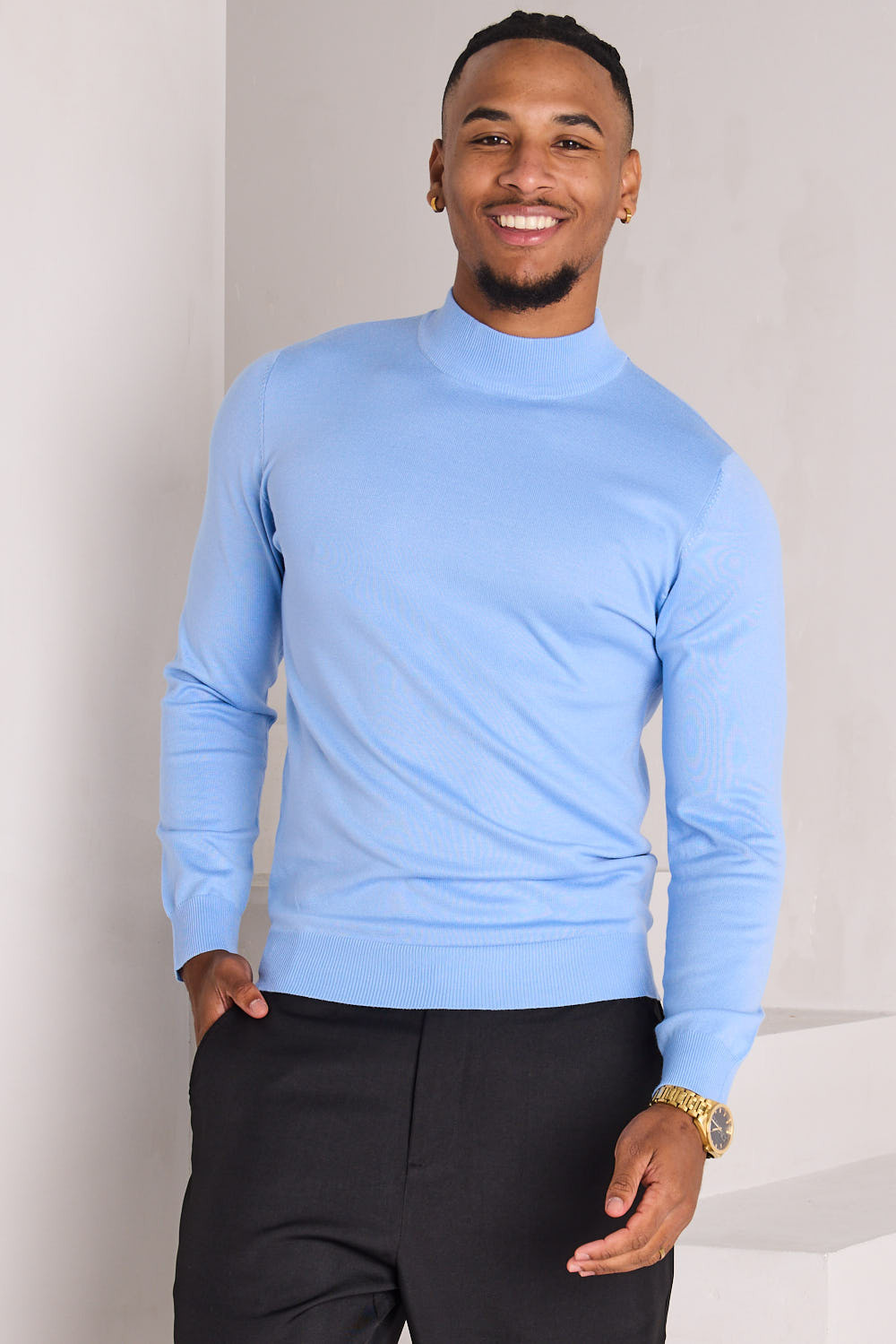 Pull léger à col montant bleu clair