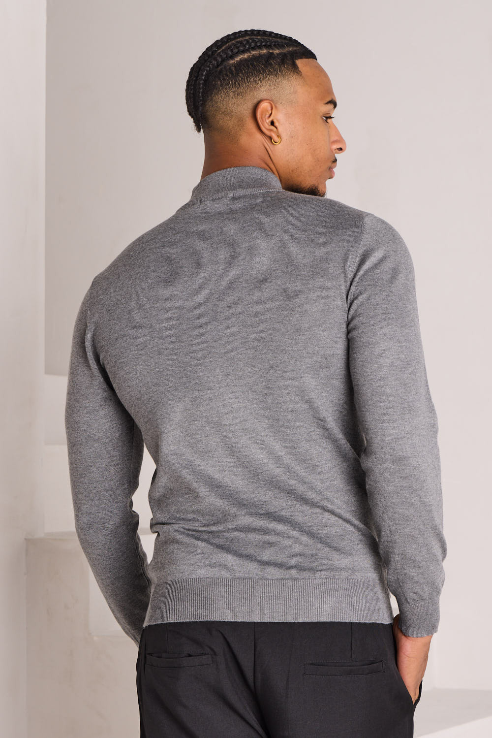 Pull léger à col montant gris foncé