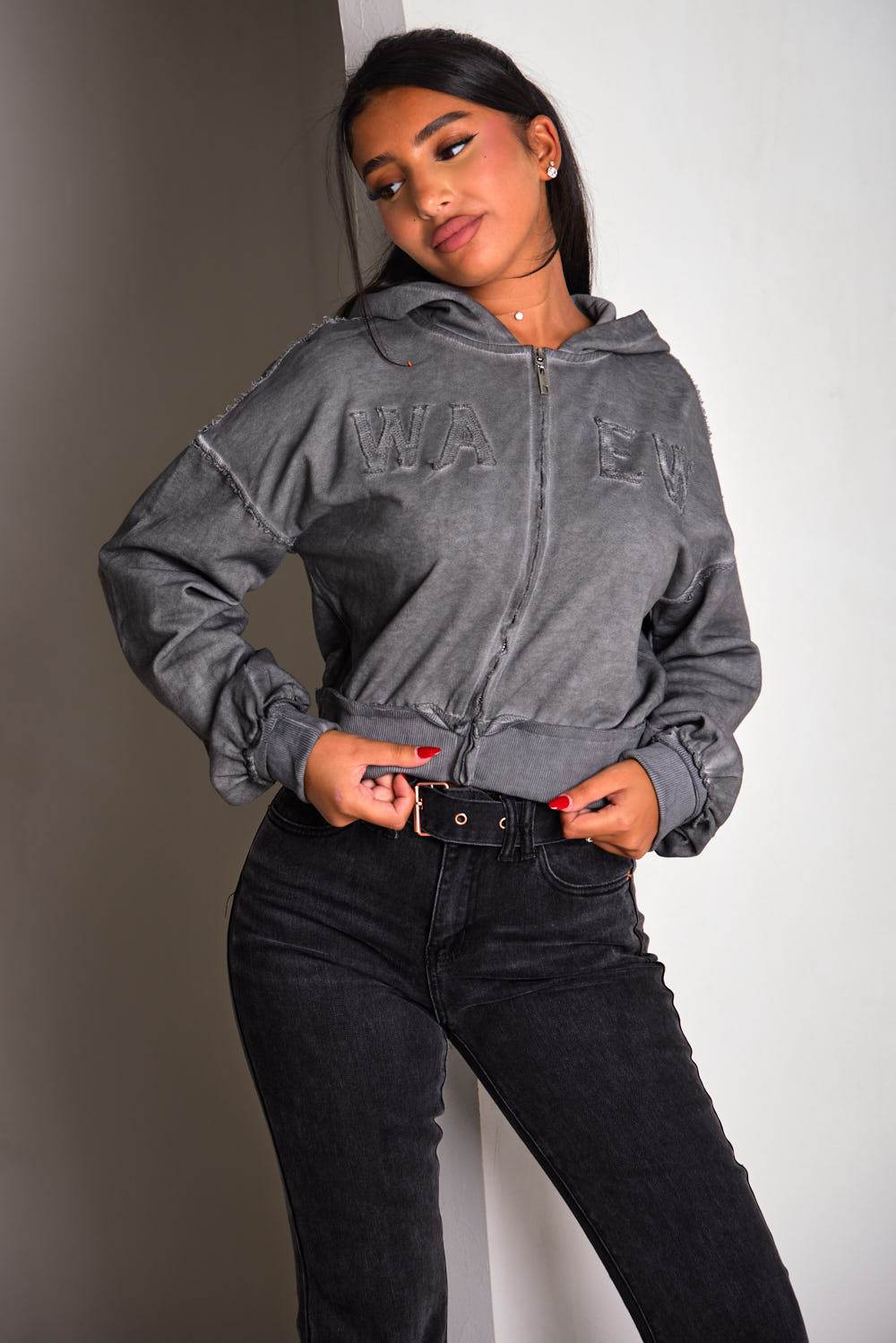 Veste grise courte à capuche