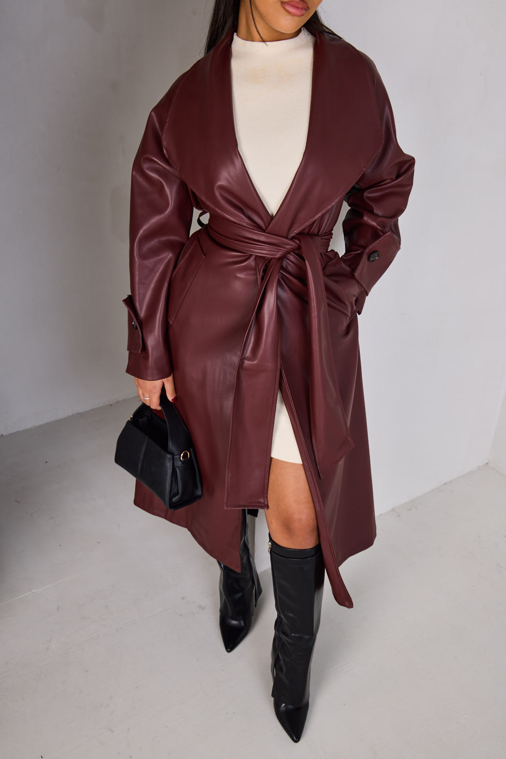 Manteau marron (bordeaux) en simili cuir ceinturé