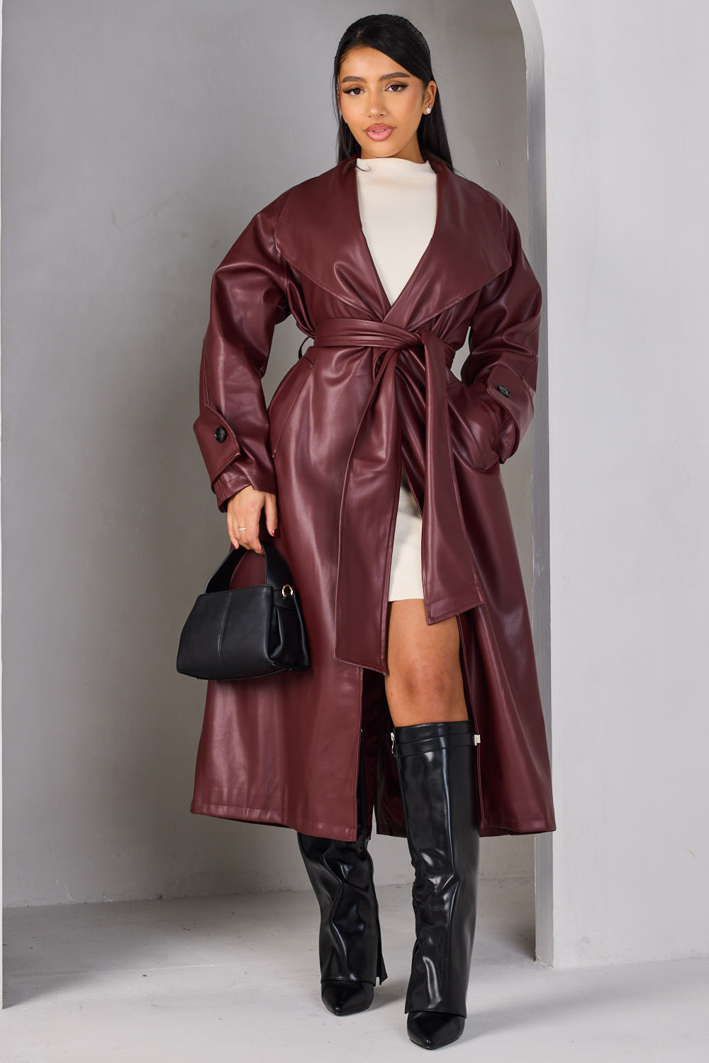Manteau marron (bordeaux) en simili cuir ceinturé