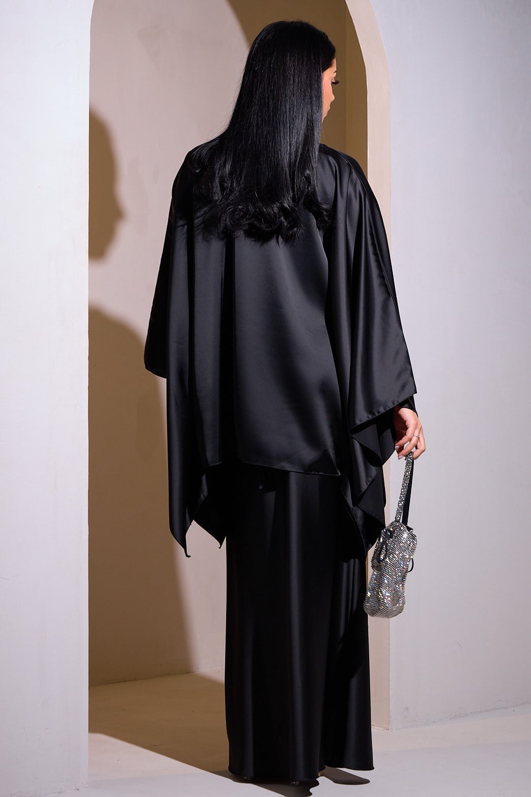 Ensemble 2 pièces poncho + jupe satiné noir