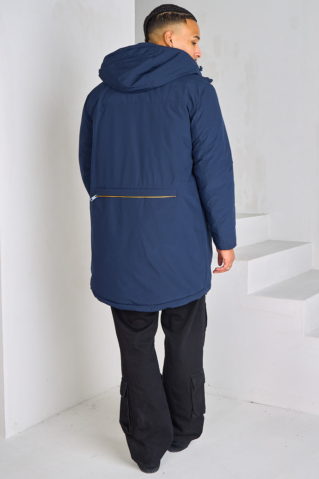 Veste longue molletonnée bleu foncé à bandes multicolores