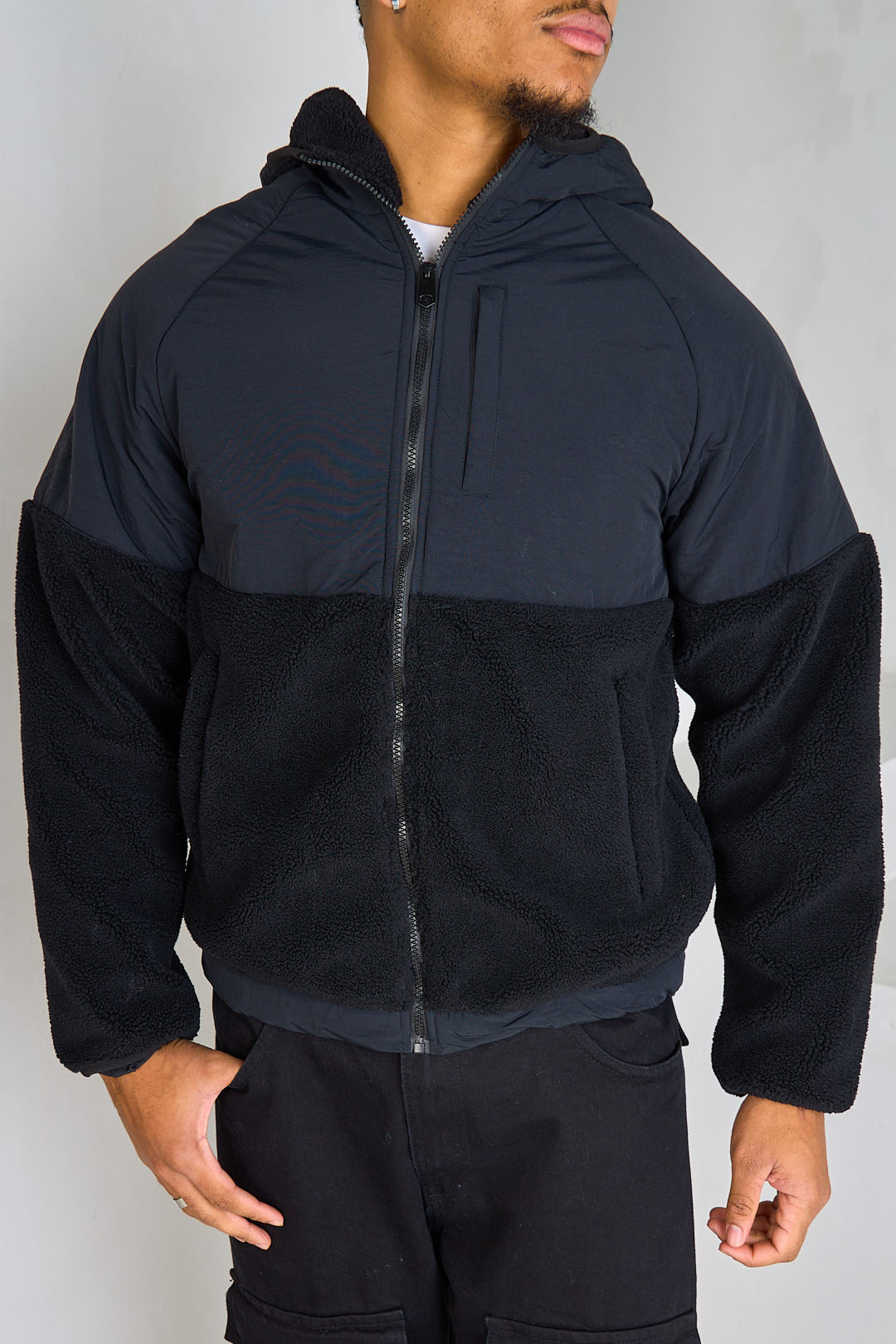 Veste courte noire bi-matière à capuche