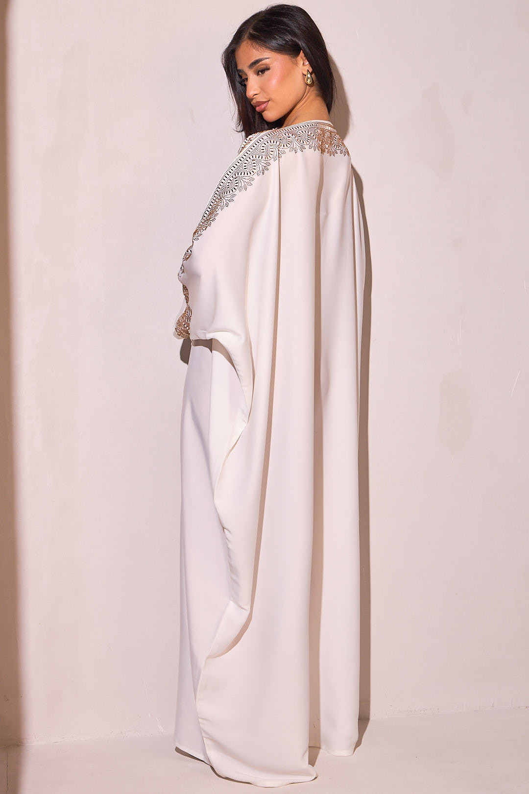 Abaya blanche à empiècement doré + voile