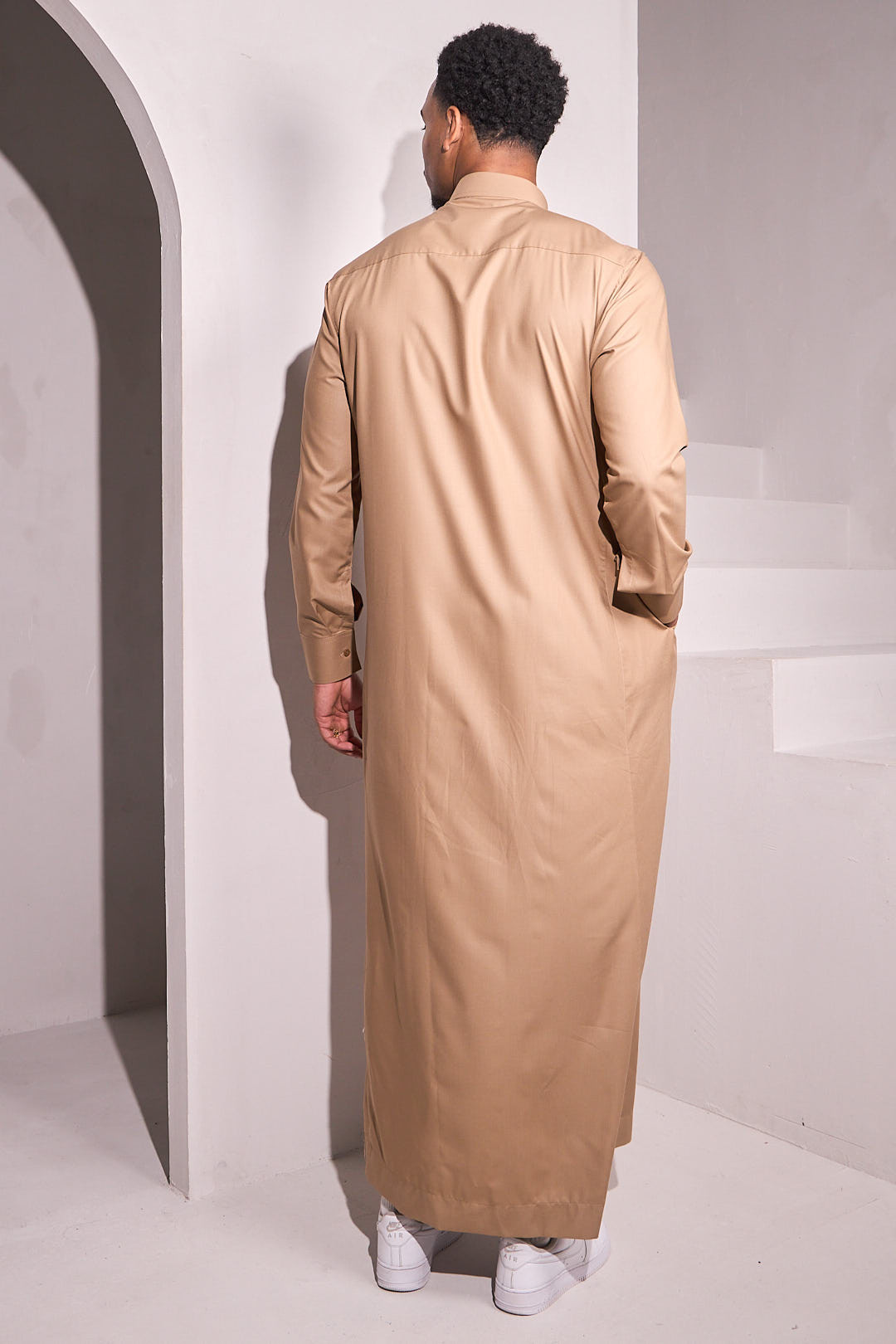 Qamis Beige Foncé Urban Style Élégance & Simplicité