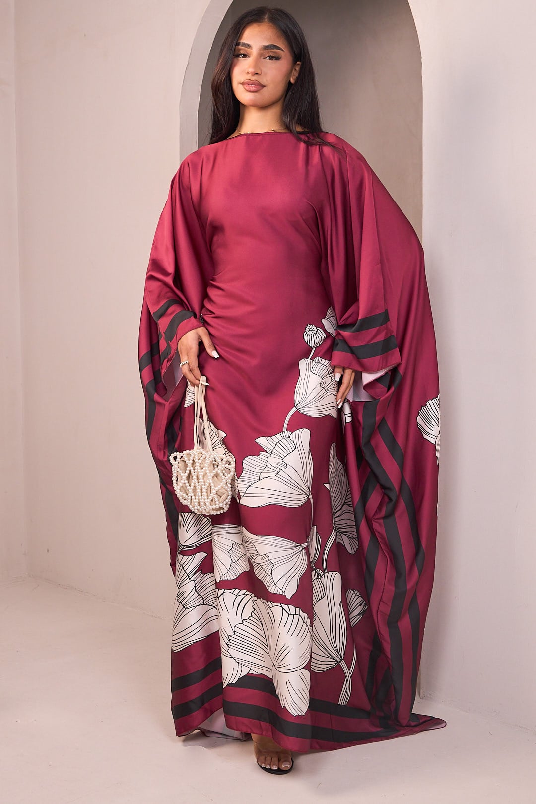 Abaya beige satinée avec motif marbré et strass