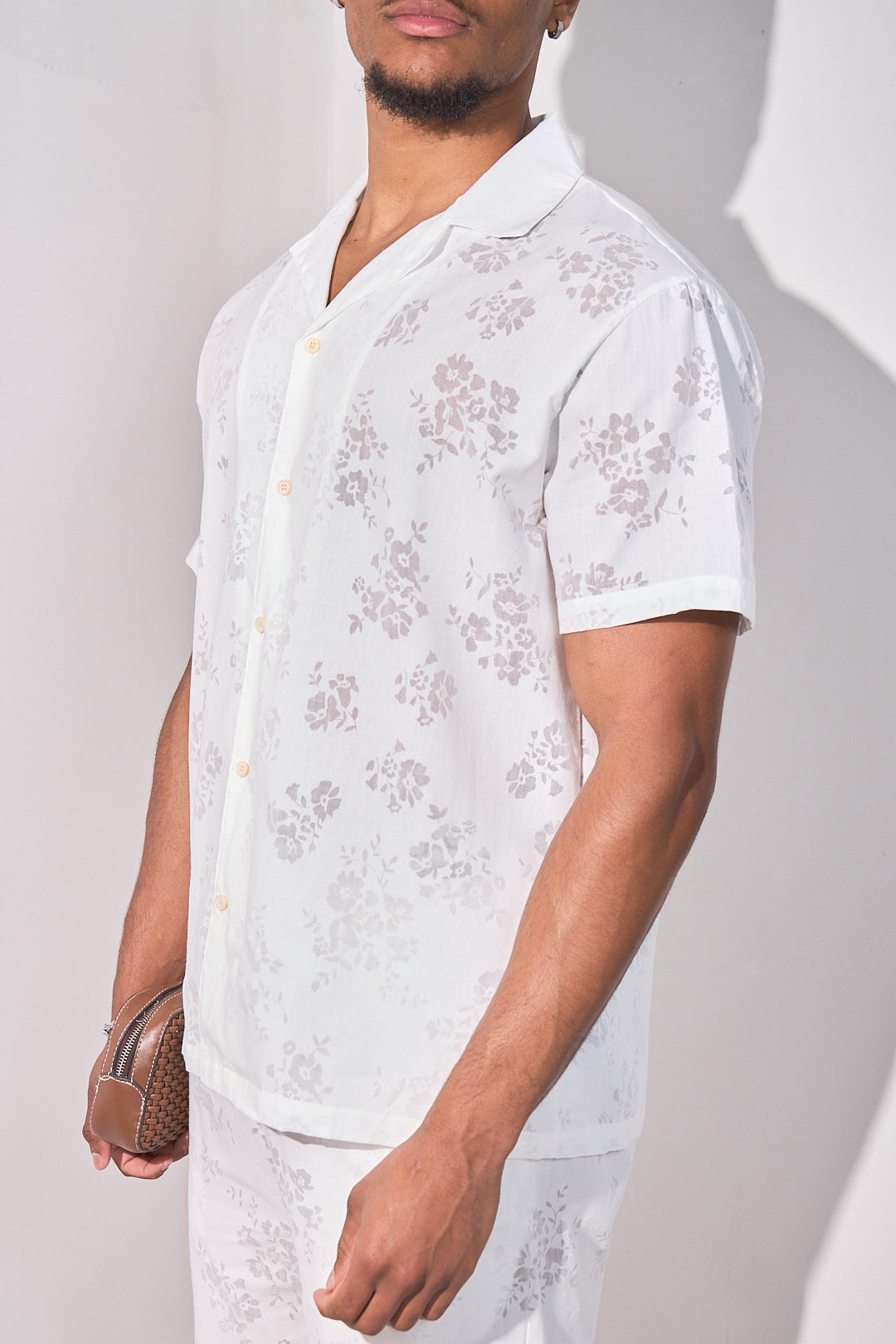 Ensemble 2 pièces à détails fleurs transparentes chemise + short blanc