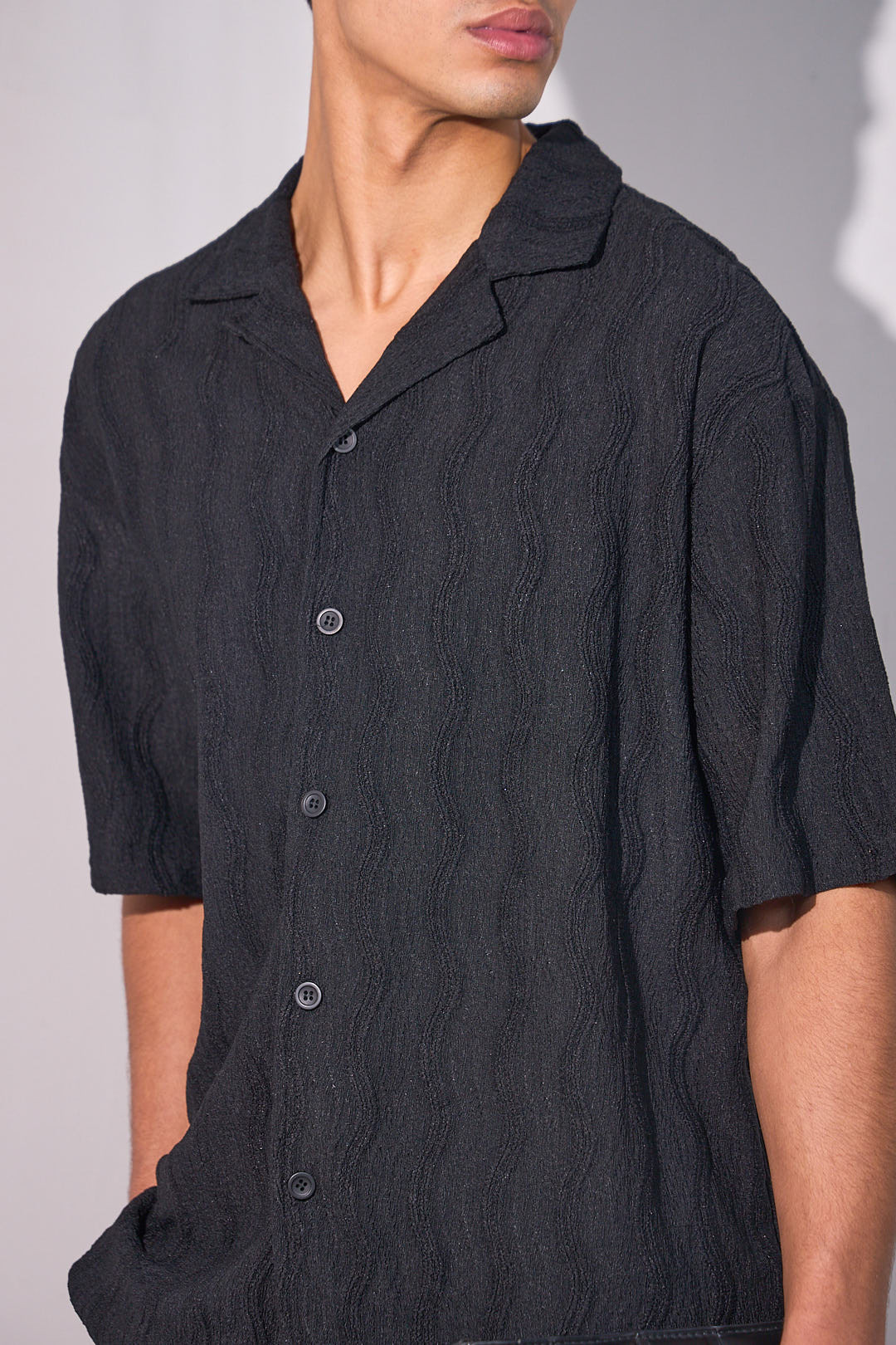 Ensemble 2 pièces noir brodé vagues verticales chemise + short