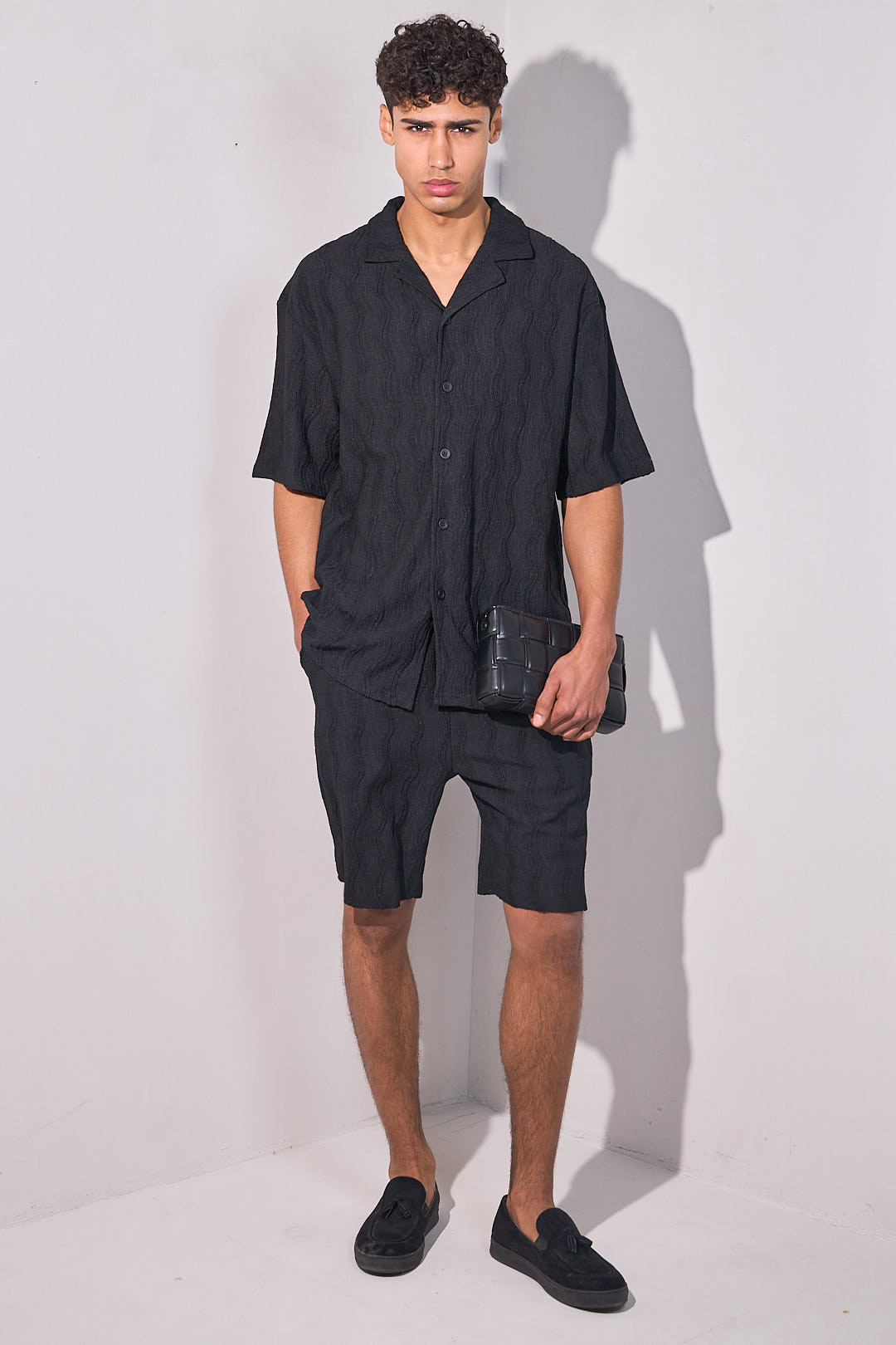 Ensemble 2 pièces noir brodé vagues verticales chemise + short