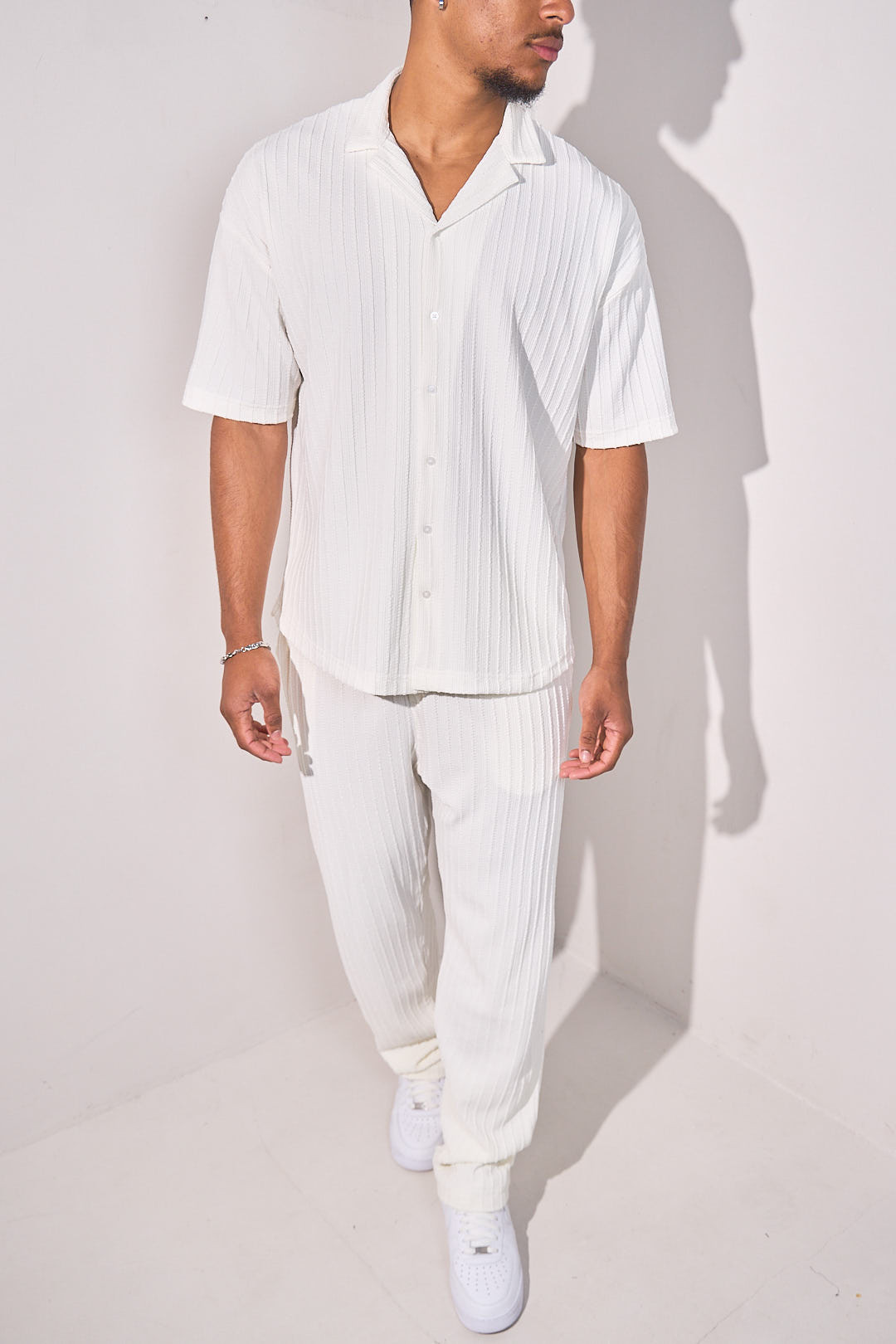 Ensemble 2 pièces blanc à rayures brodées chemise + pantalon