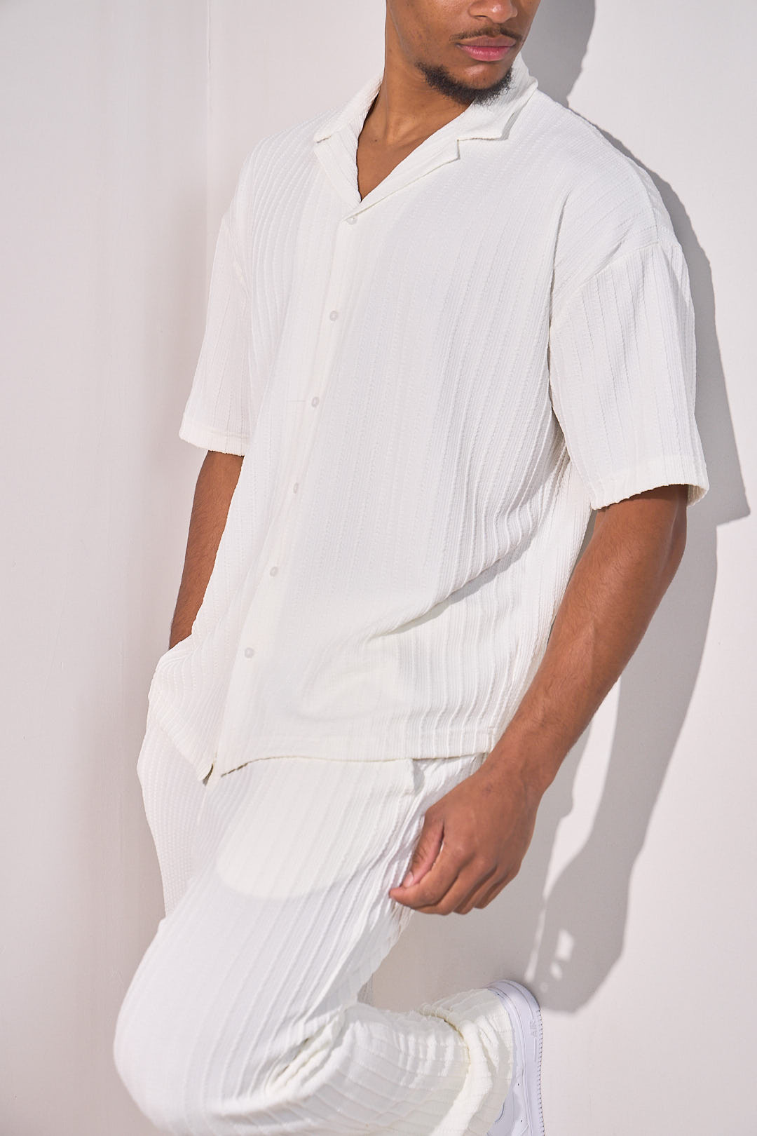 Ensemble 2 pièces blanc à rayures brodées chemise + pantalon