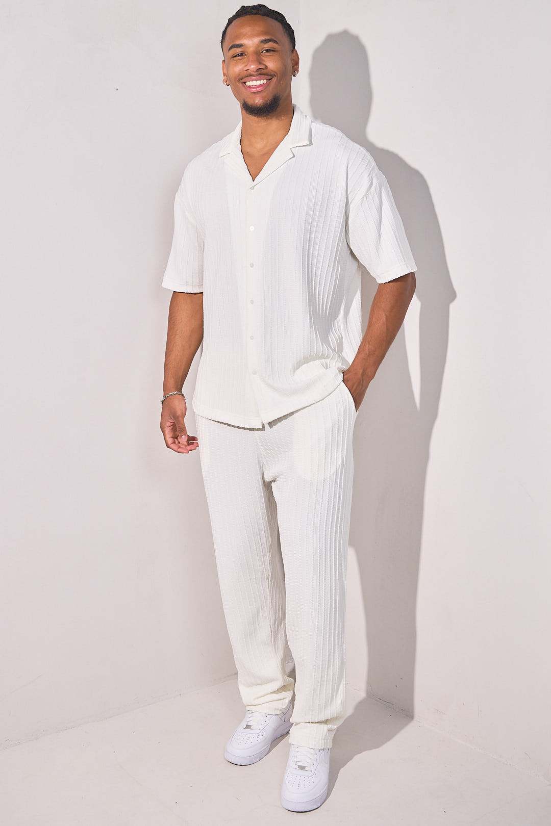 Ensemble 2 pièces blanc à rayures brodées chemise + pantalon