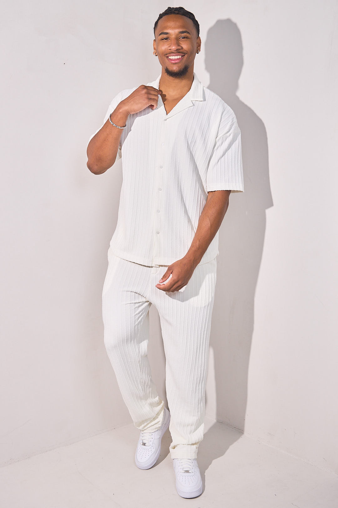 Ensemble 2 pièces blanc à rayures brodées chemise + pantalon