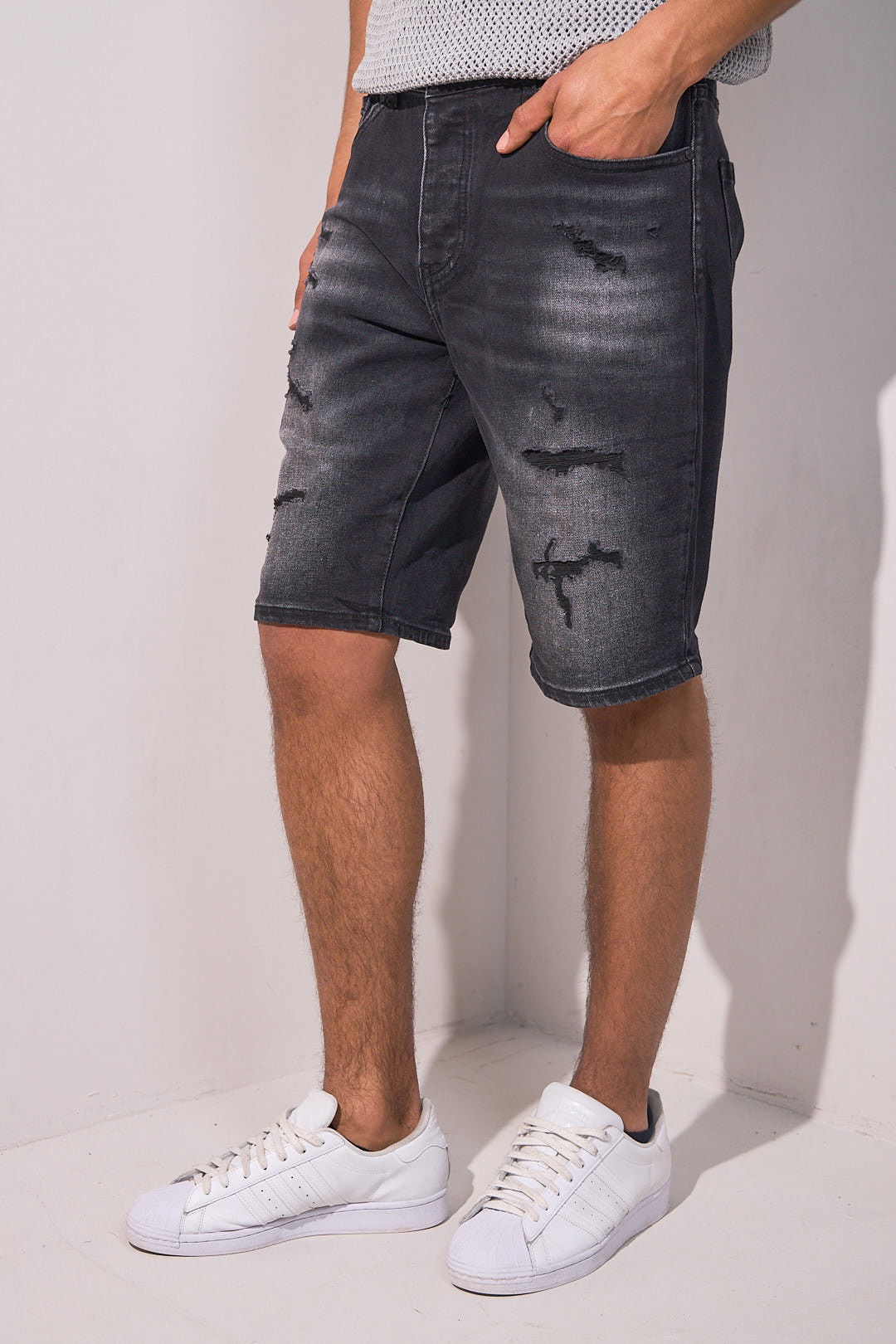 Short en jean noir déchiré