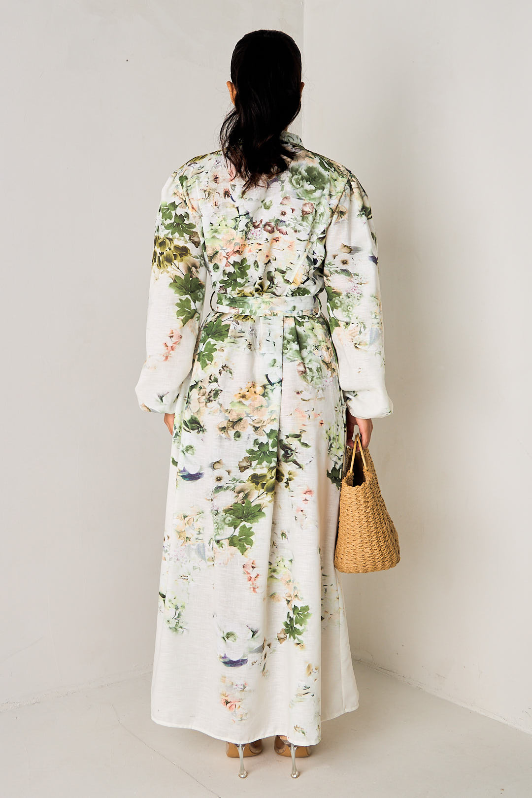 Robe chemise cintrée beige à fleurs kaki