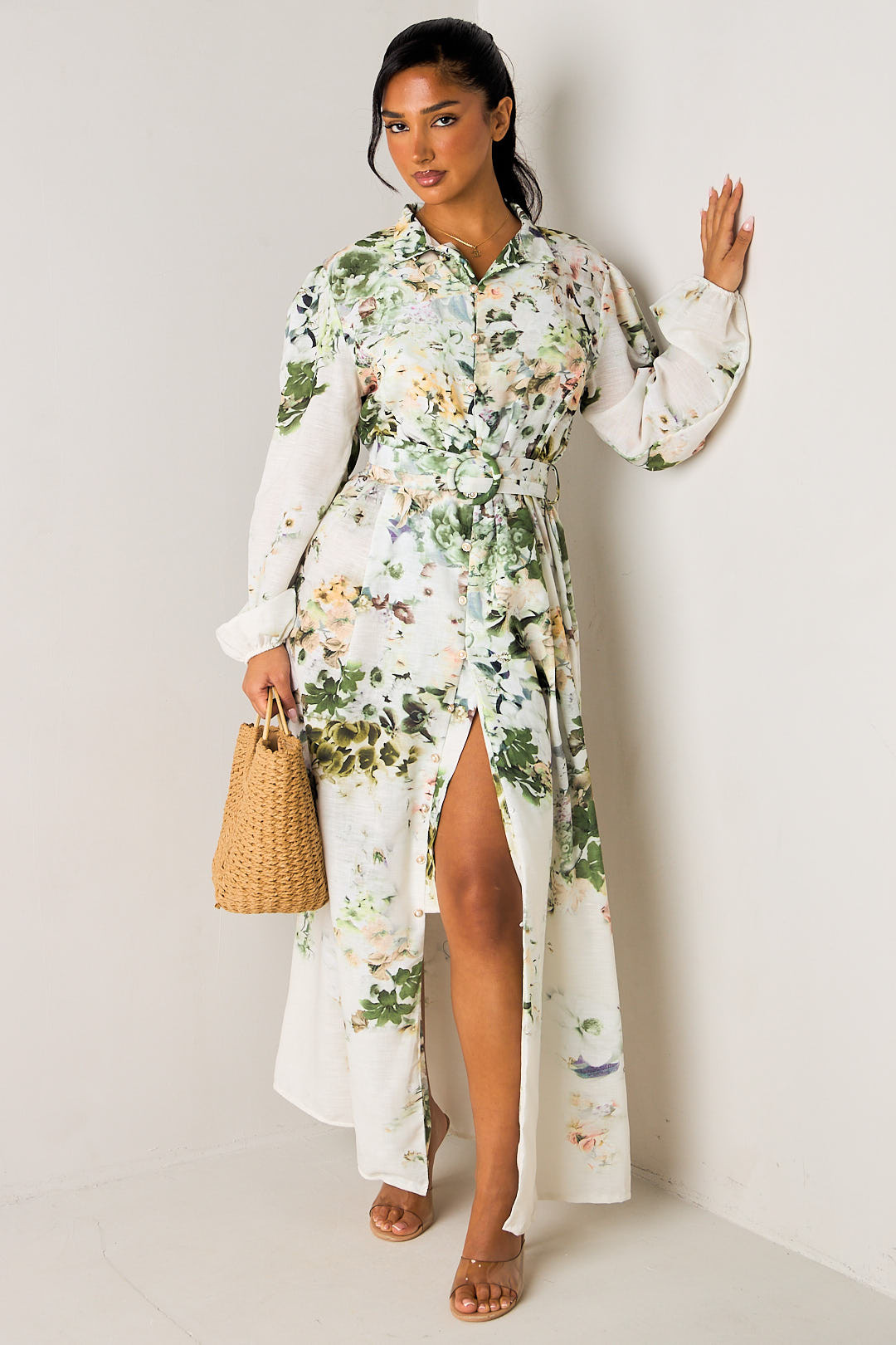 Robe chemise cintrée beige à fleurs kaki