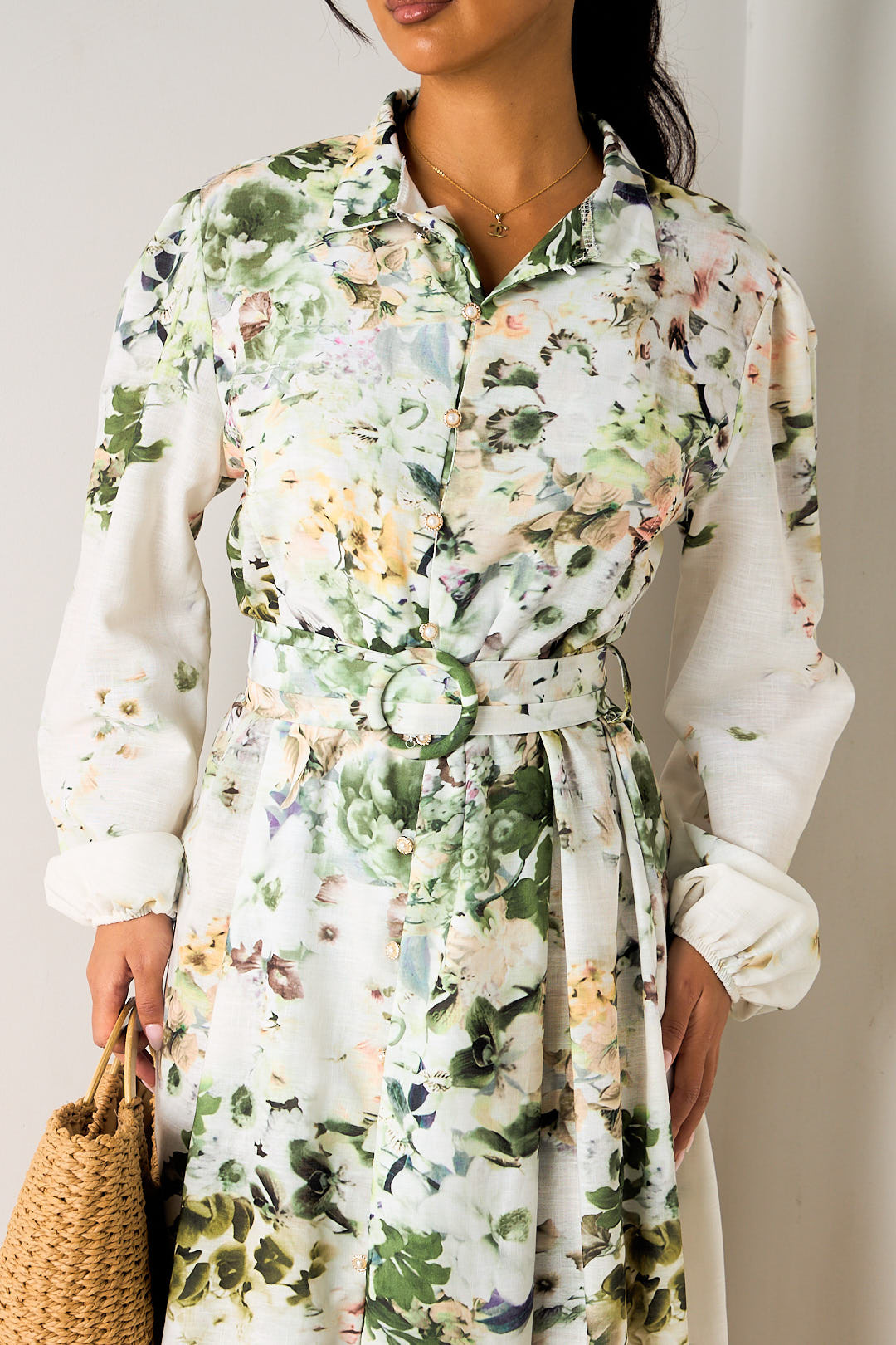 Robe chemise cintrée beige à fleurs kaki