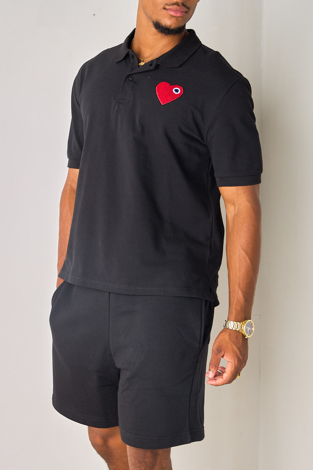 Polo noir à empiècement cœur