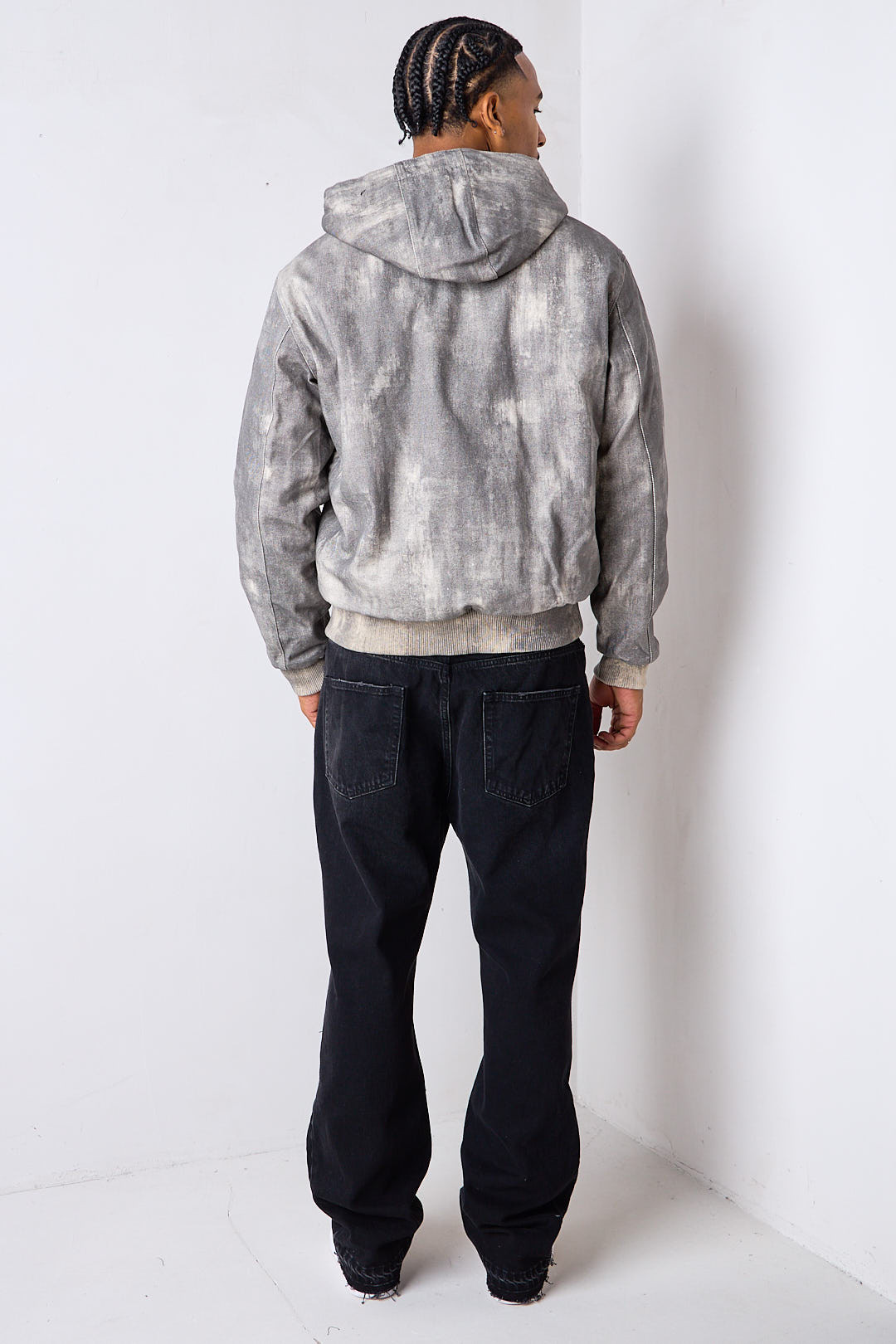 Manteau court gris délavé à doublure fausse fourrure