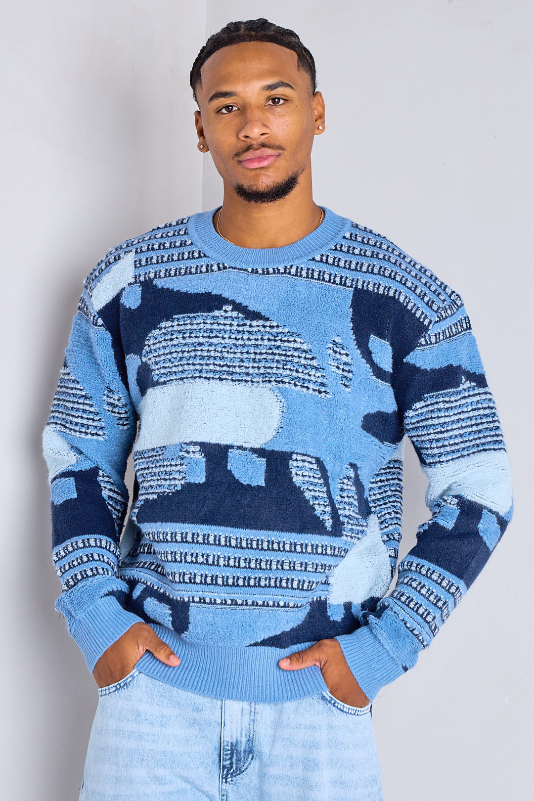 Pull bleu en maille épaisse à motifs