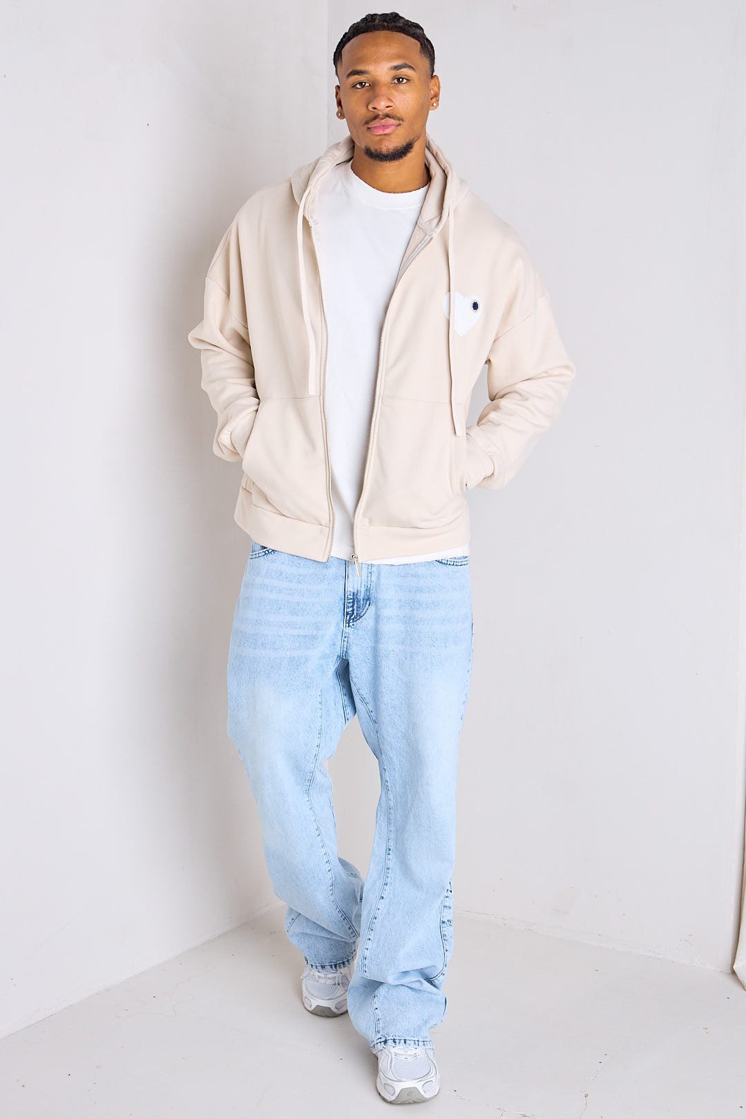 Veste à capuche beige détail cœur