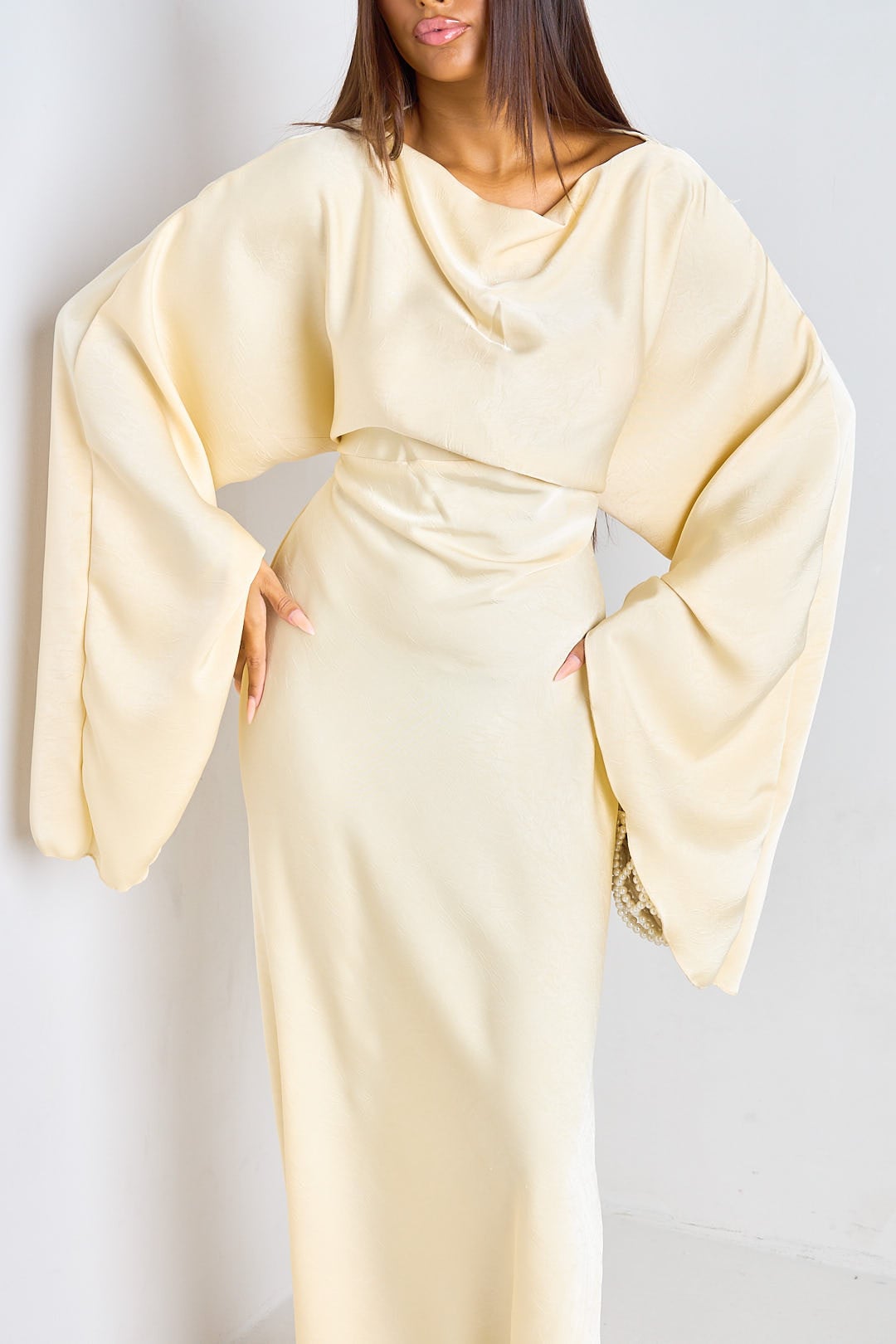 Robe jaune pale à manches pagode