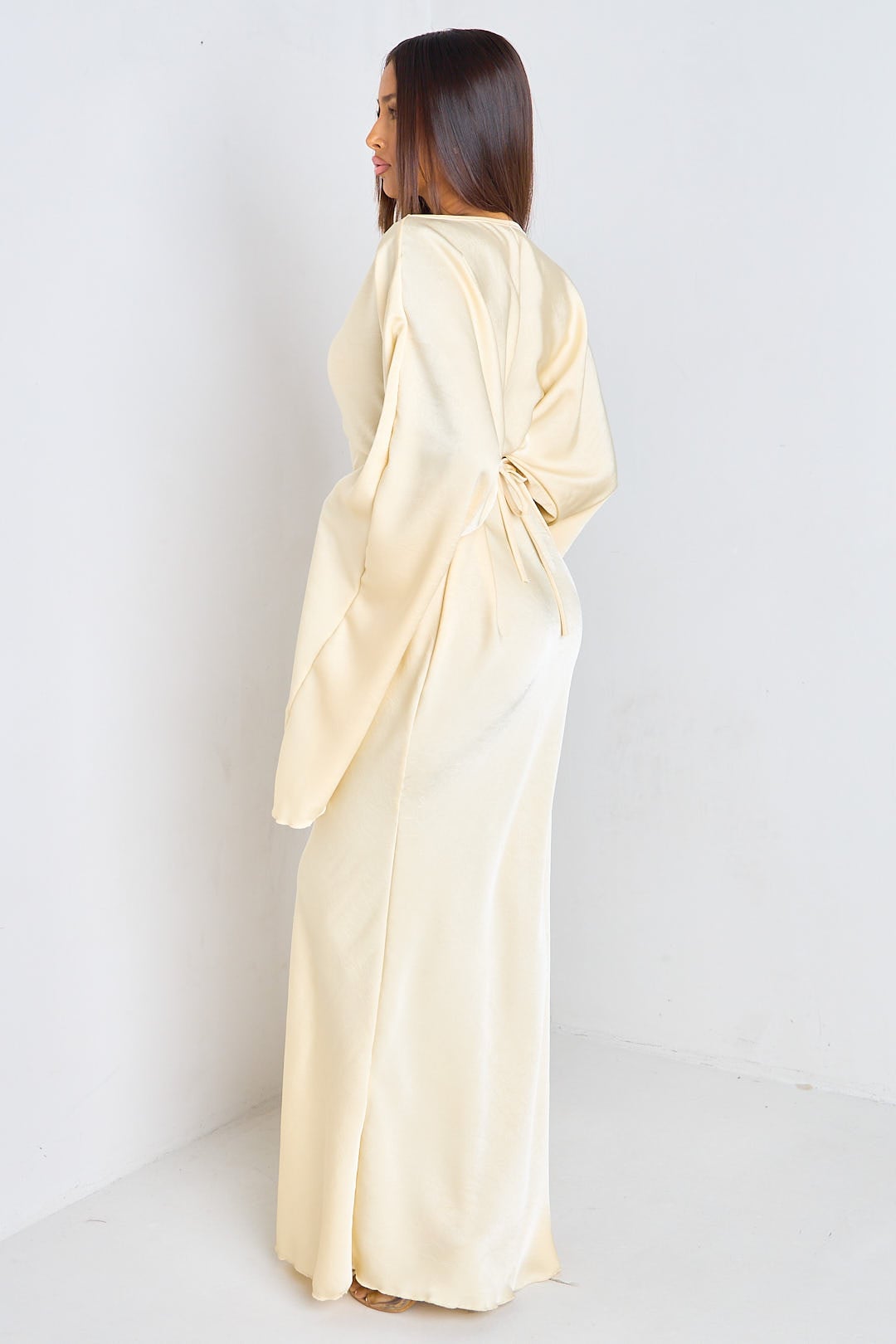 Robe jaune pale à manches pagode