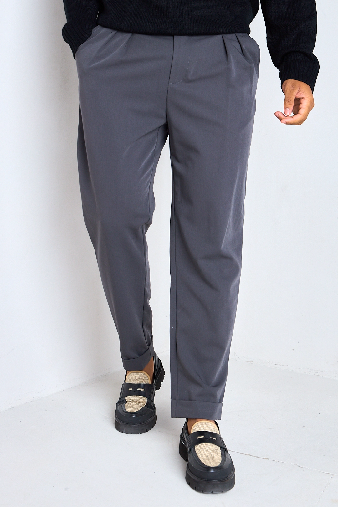 Pantalon à pinces gris foncé