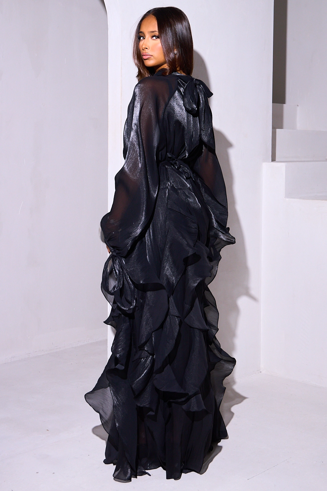 Robe longue à volants noir à manches longues