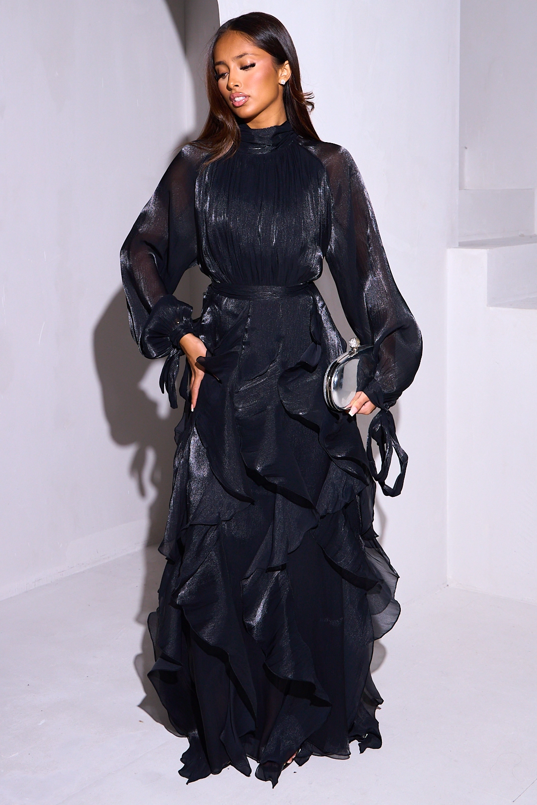 Robe longue à volants noir à manches longues