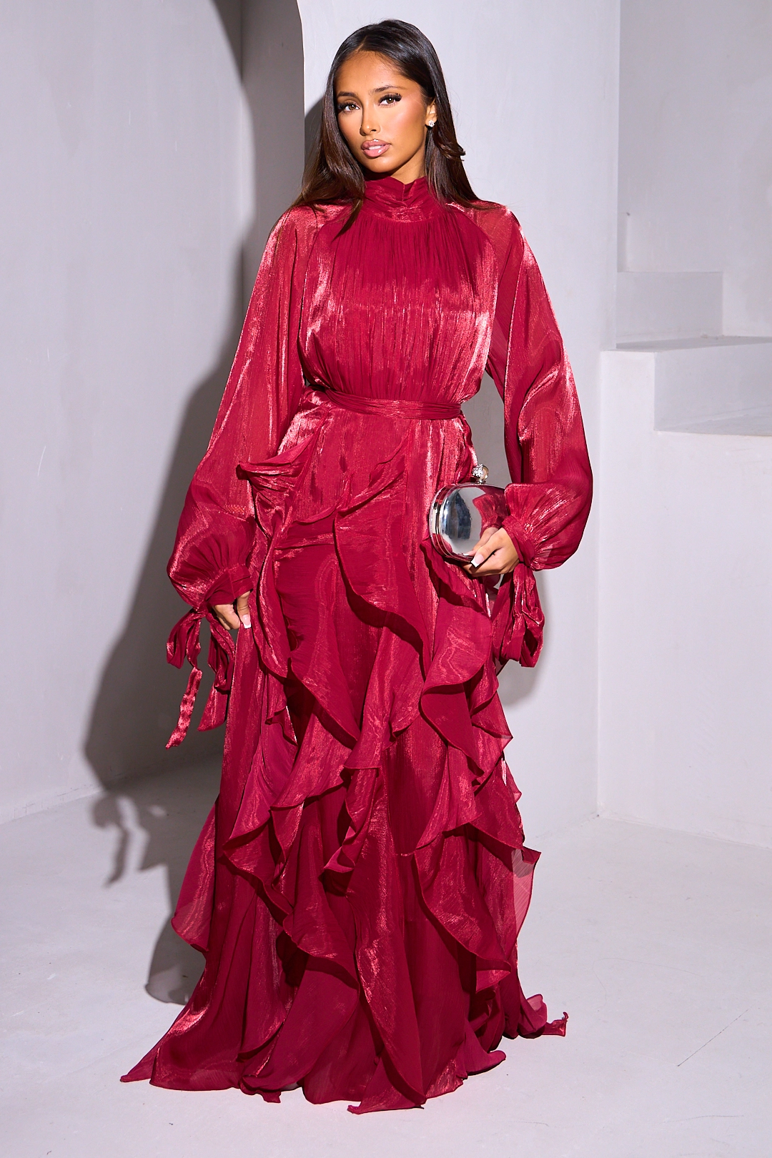 Robe longue à volants bordeaux à manches longues