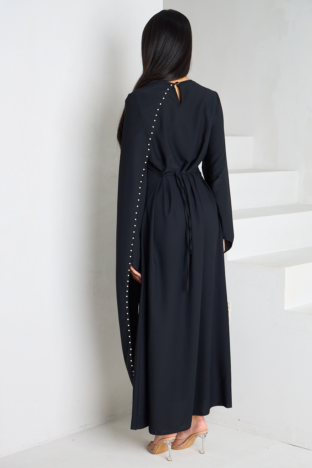 Abaya manches longues pagode effet drapé et perlé noire