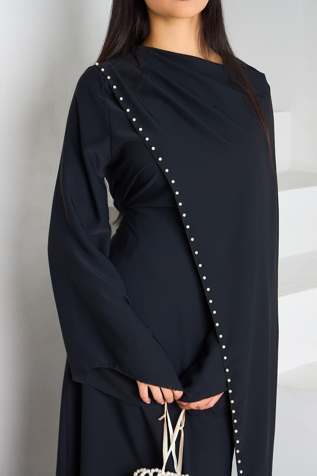 Abaya manches longues pagode effet drapé et perlé noire