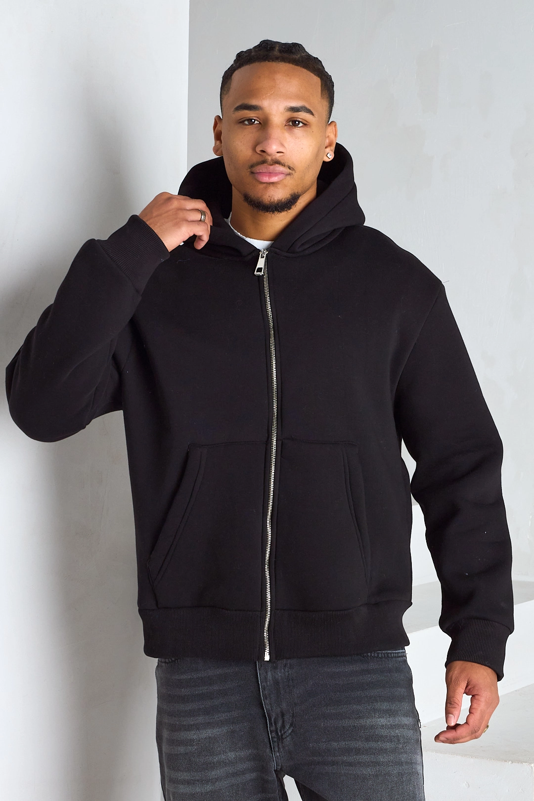 Veste à capuche noire manches longues