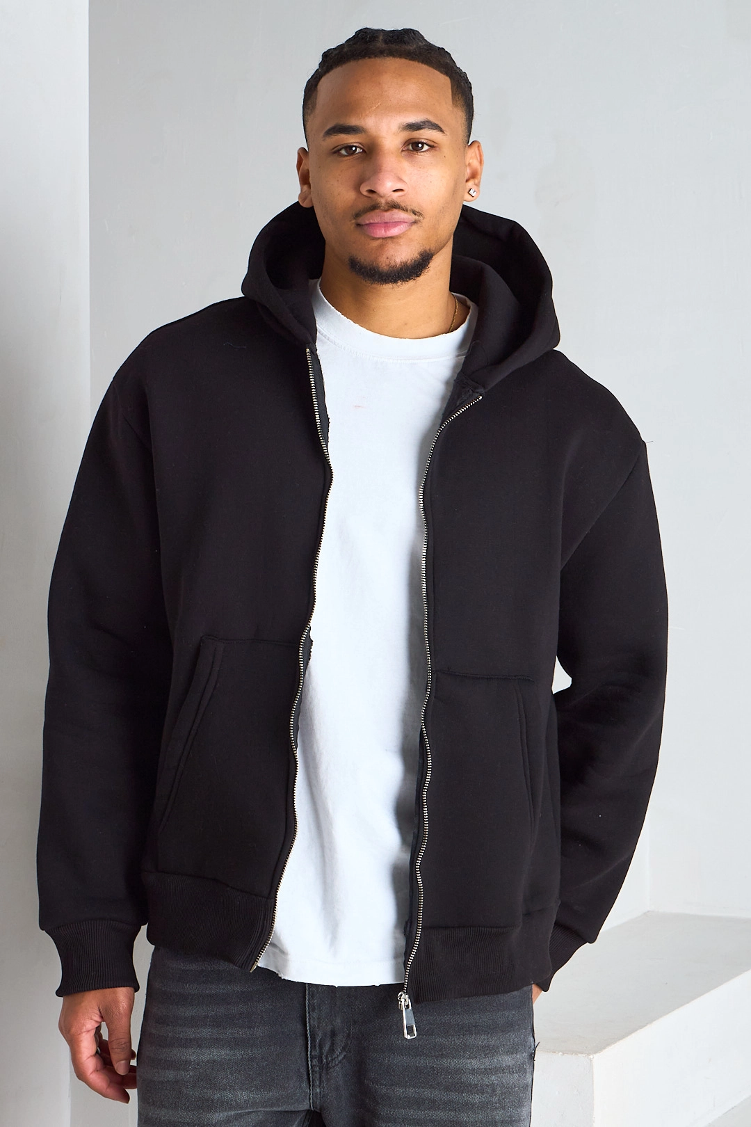 Veste à capuche noire manches longues