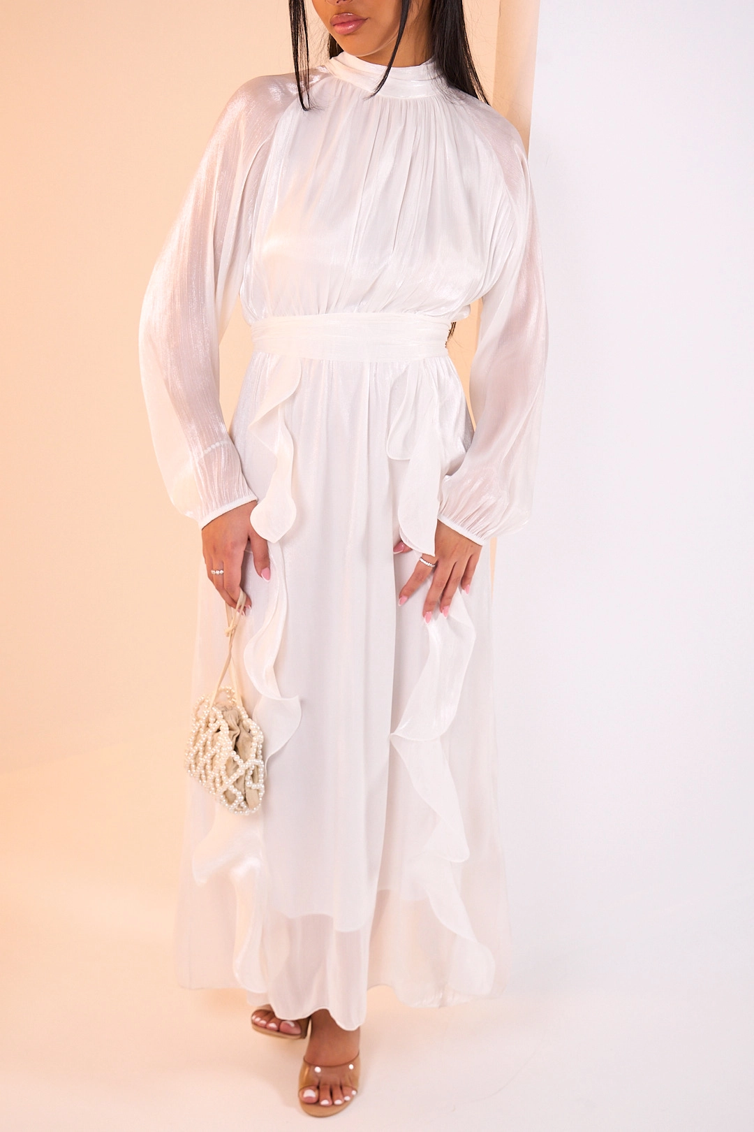 Robe longue blanche à volants et manches ballons