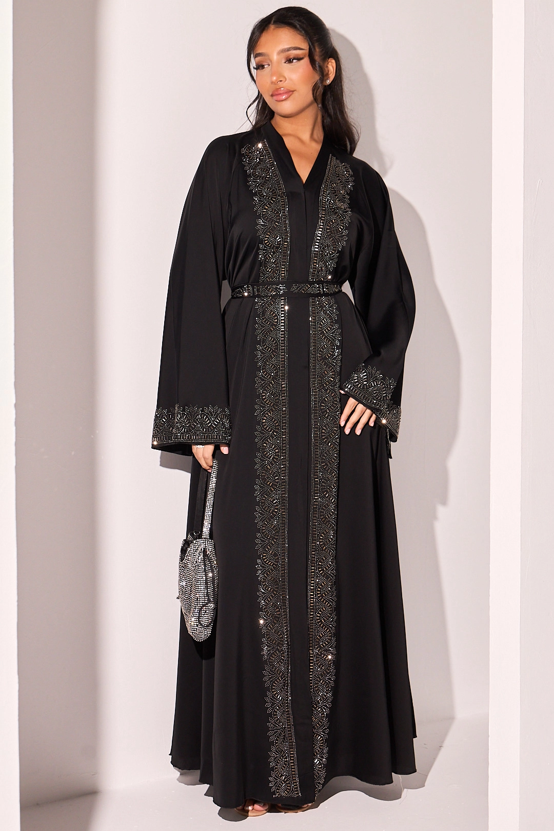 Abaya style kimono noire à strass argentés rectangles