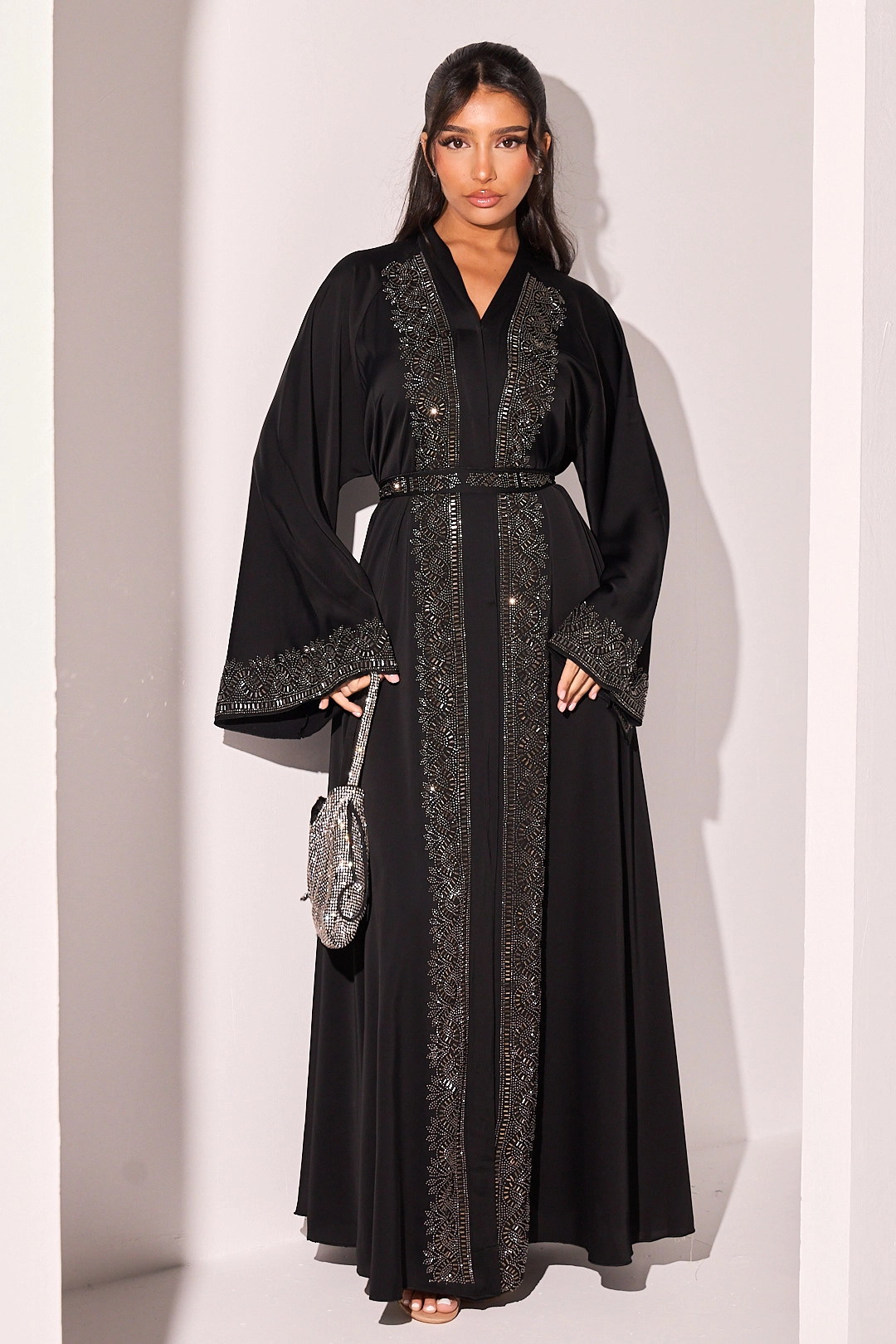 Abaya style kimono noire à strass argentés rectangles