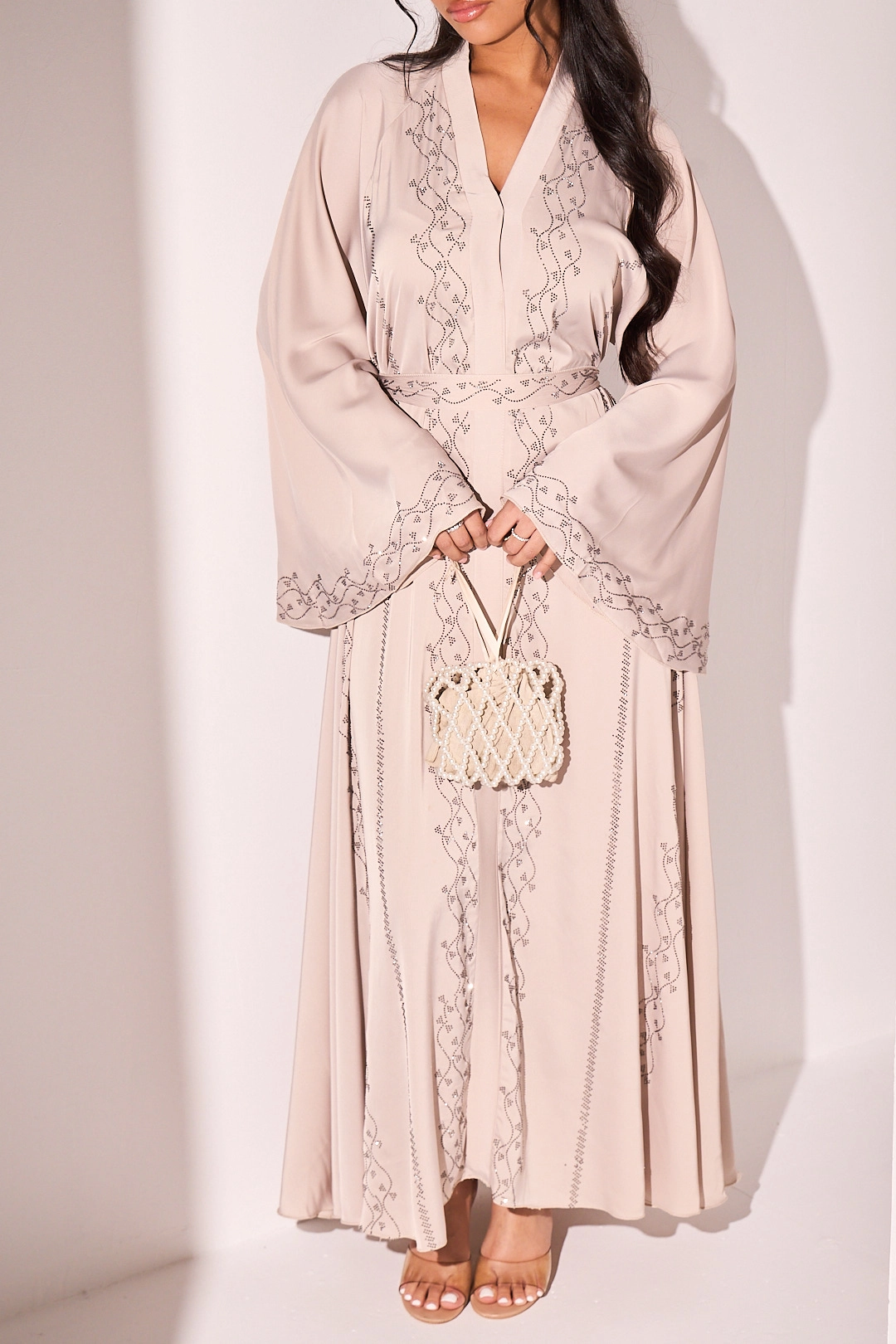 Abaya beige à strass argentés motif vague