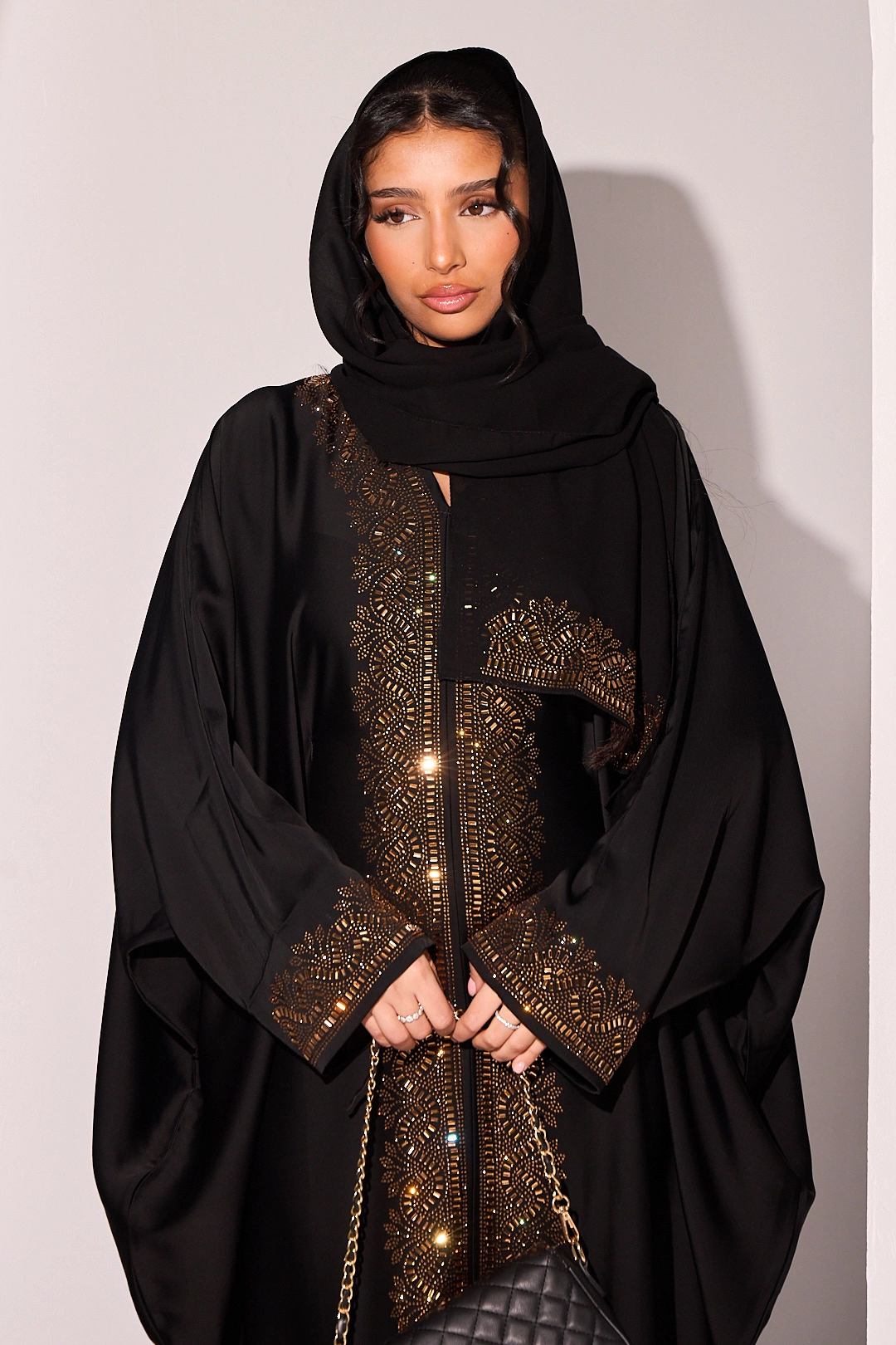 Abaya noir à strass dorés rectangles