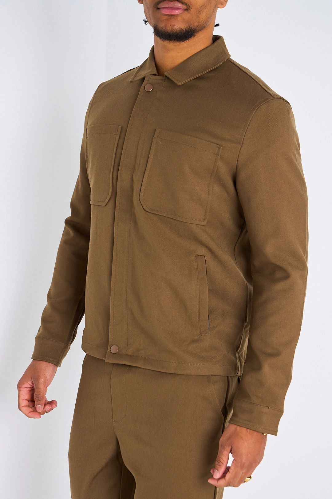 Ensemble deux pièces vert kaki veste à col rabat + pantalon coupe droite