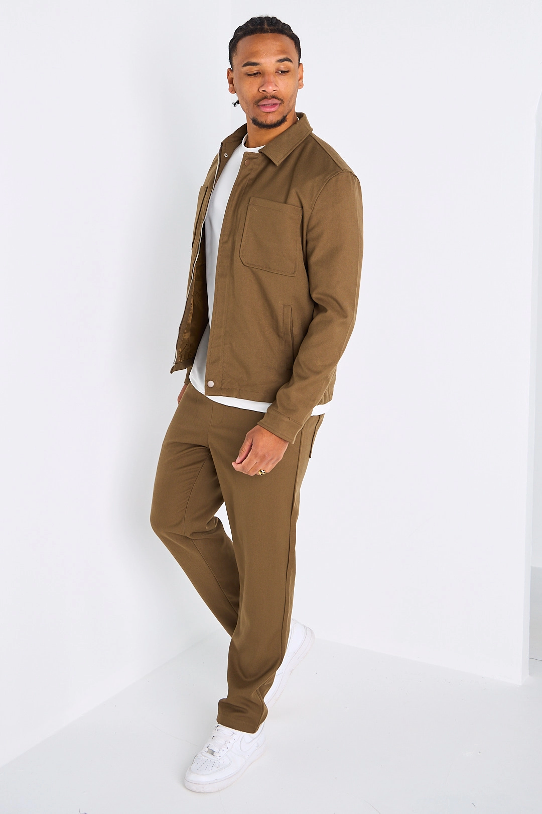 Ensemble deux pièces vert kaki veste à col rabat + pantalon coupe droite