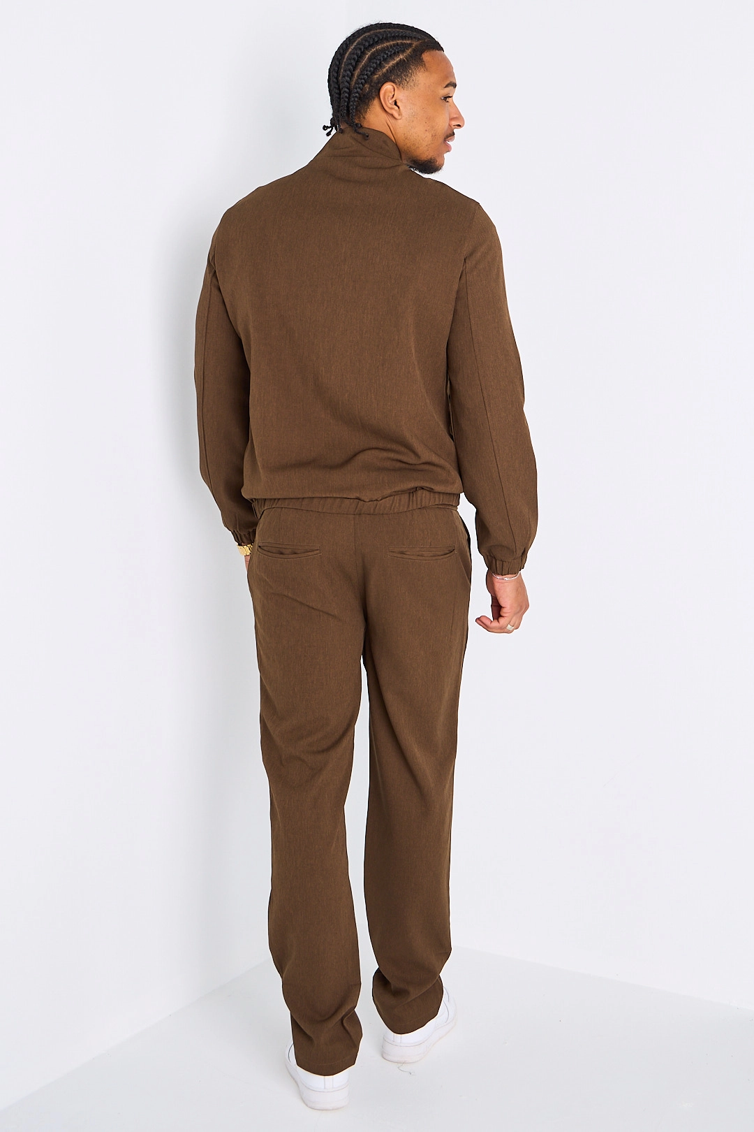 Ensemble deux pièces marron veste à col rond et manches longues + pantalon coupe droite