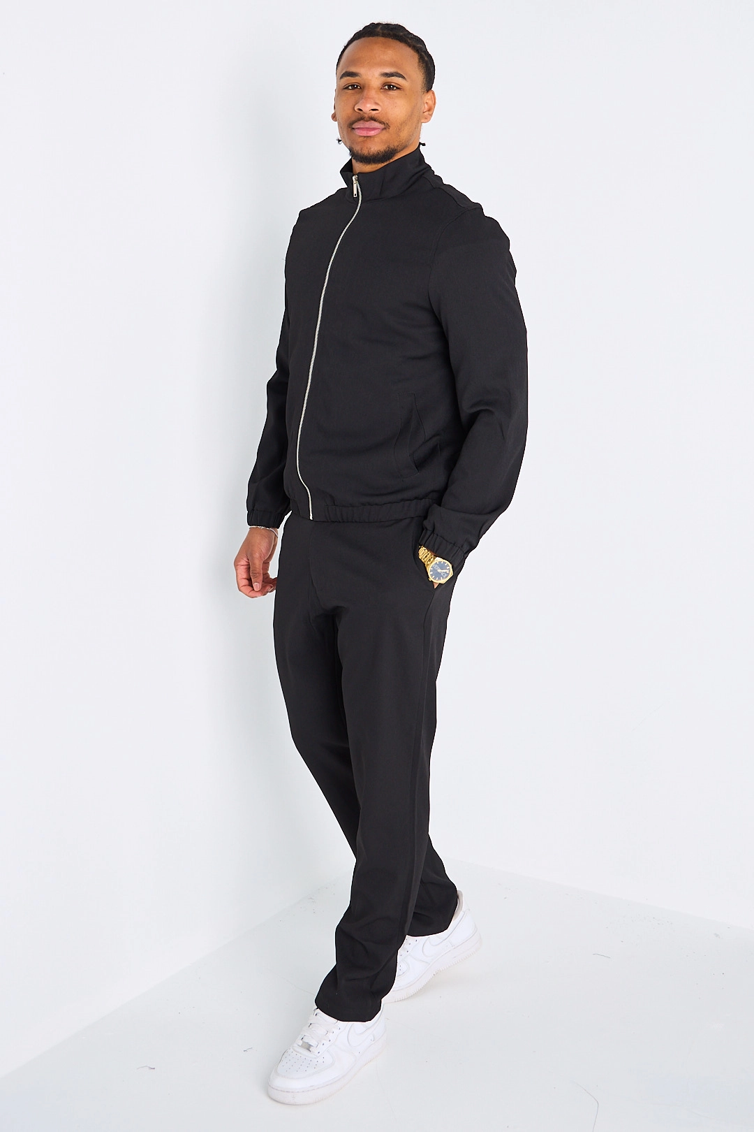 Ensemble deux pièces noir veste à col rond et manches longues + pantalon coupe droite