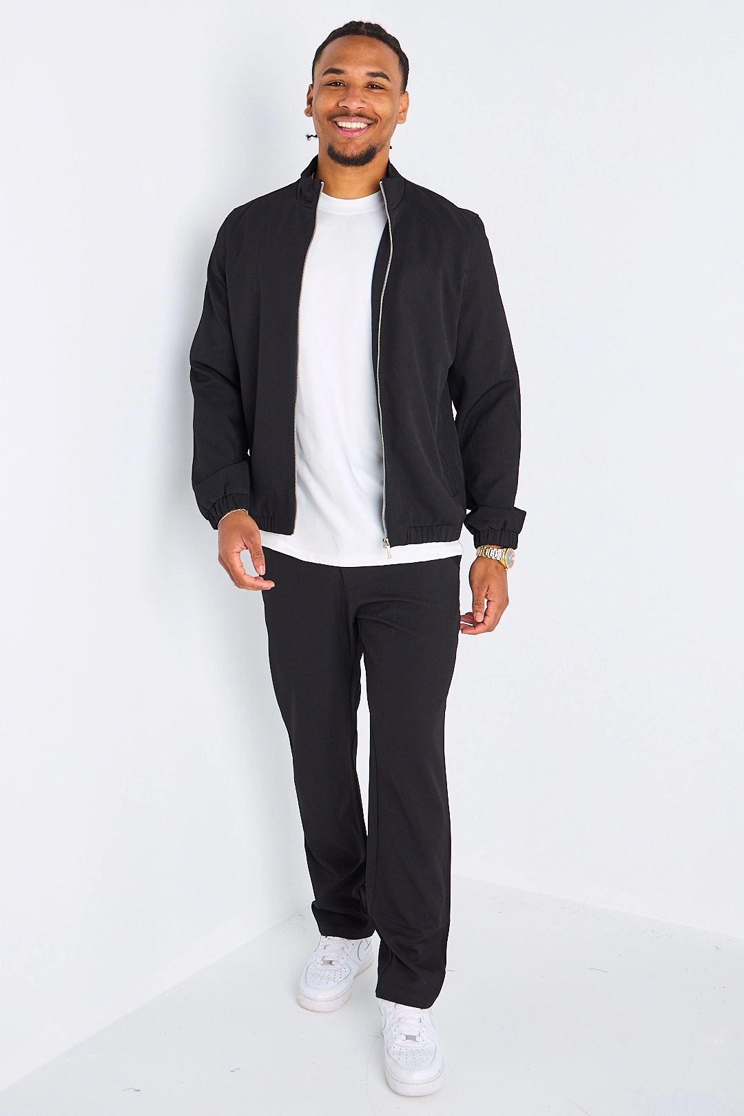 Ensemble deux pièces noir veste à col rond et manches longues + pantalon coupe droite