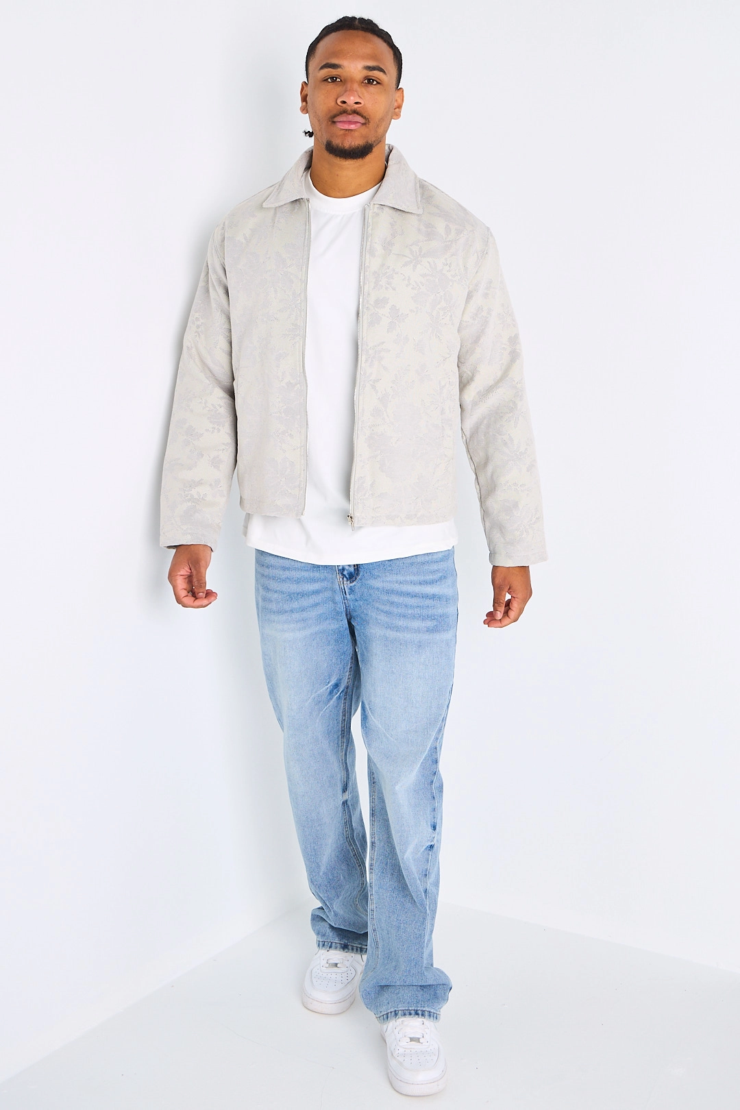 Veste gris clair à motifs floraux